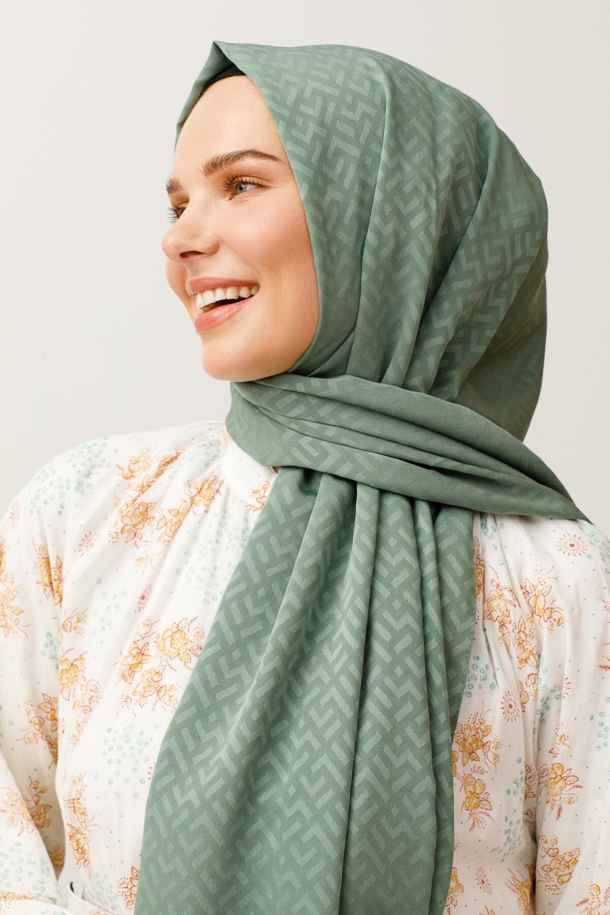 Z Pattern Silky Jacquard Hijab