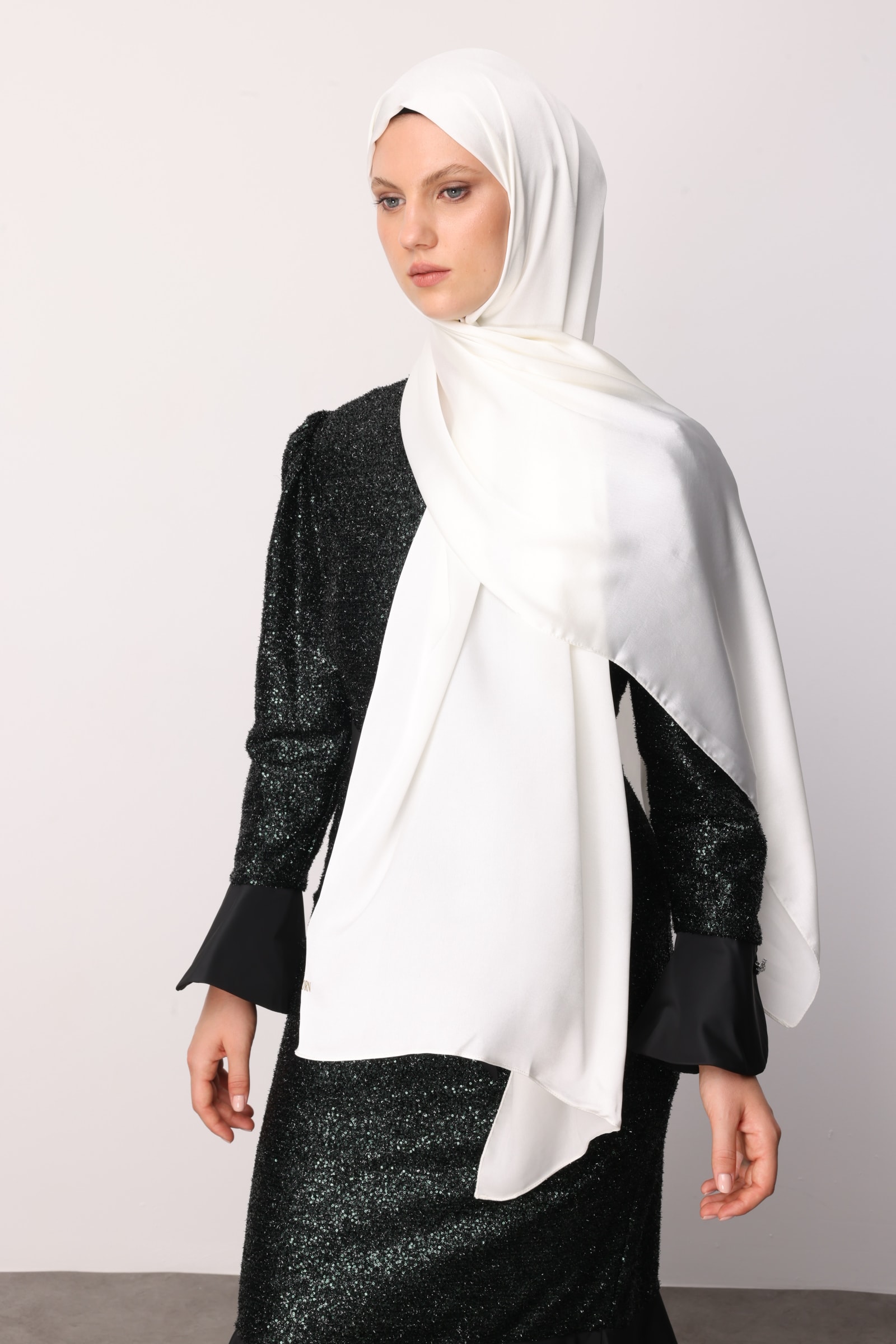 Diamond Aura Shawl - Pearl
