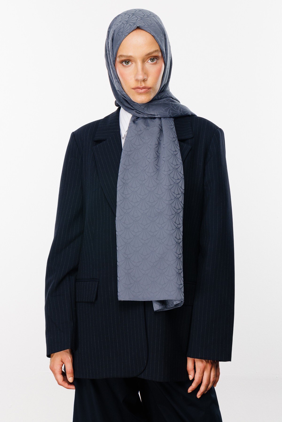Lotus Pattern Silk Jacquard Shawl - Smoked
