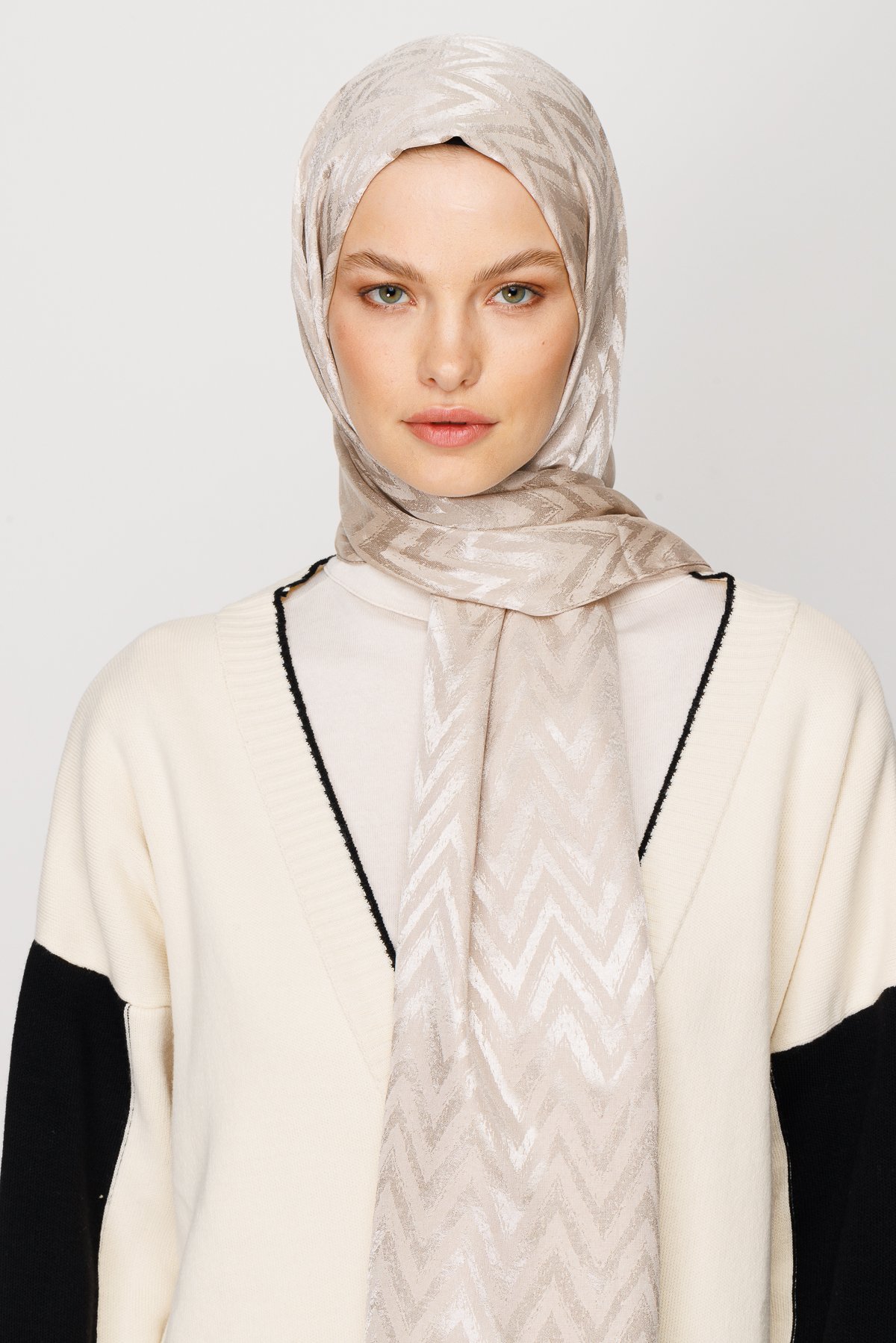 Zigzag Pattern Shiny Jacquard Hijab