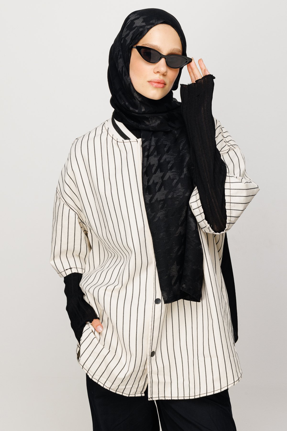 Crowbar Pattern Shiny Jacquard Shawl - Black
