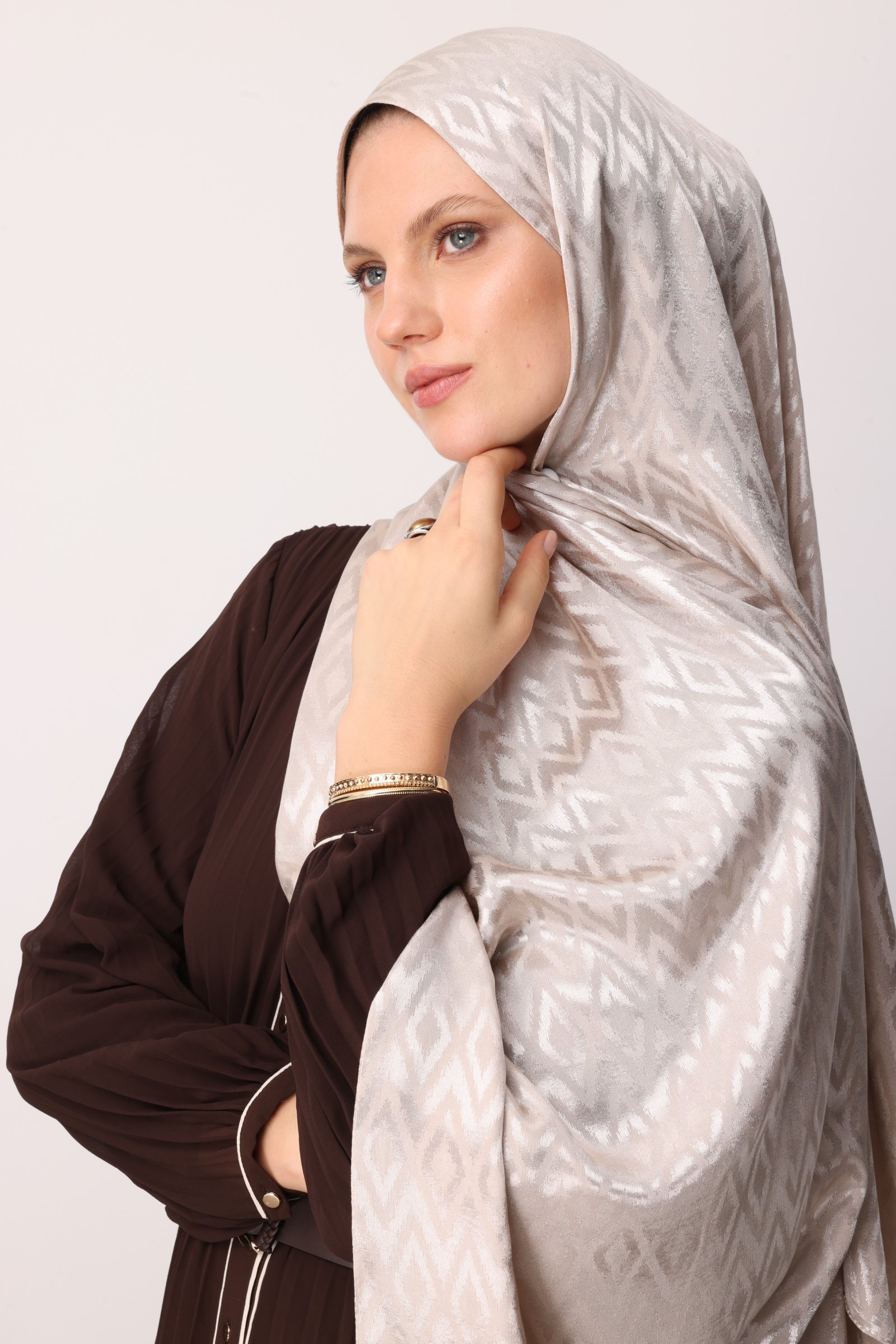 Shiny Check-Pattern Jacquard Shawl - Pearl