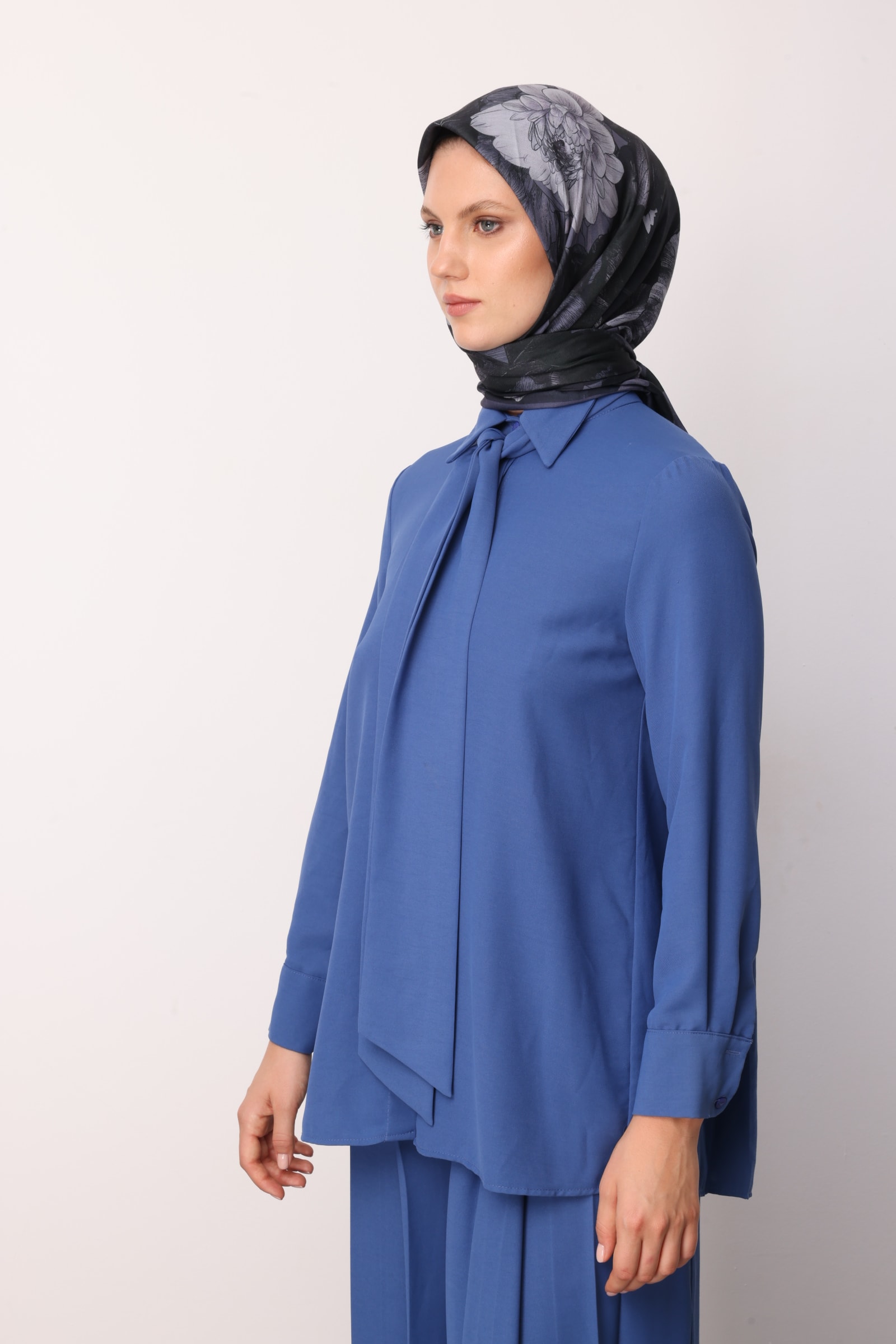 Floren Pattern Cotton Scarf - Navyblue