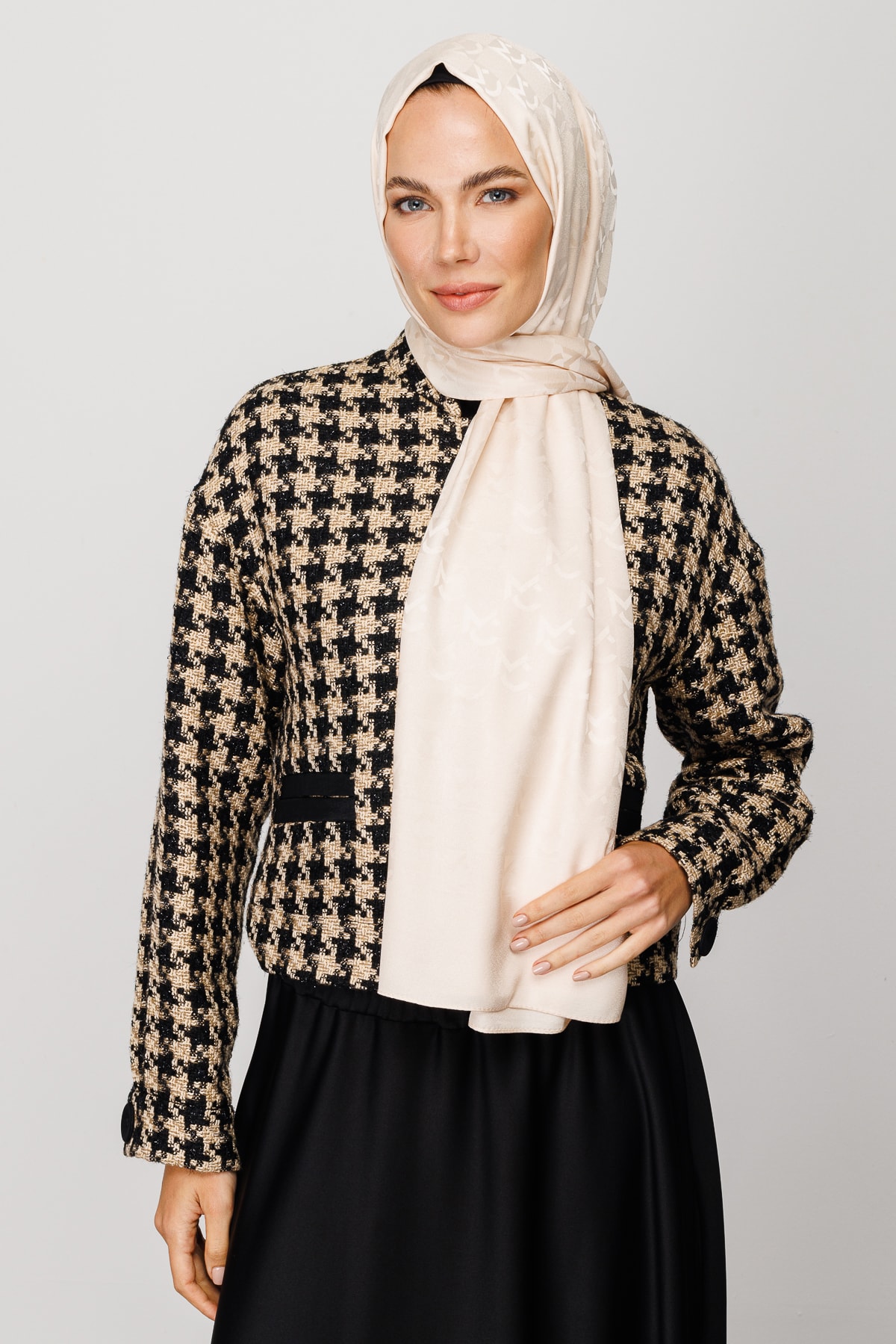 MC Pattern Jacquard Shawl - Vanilin