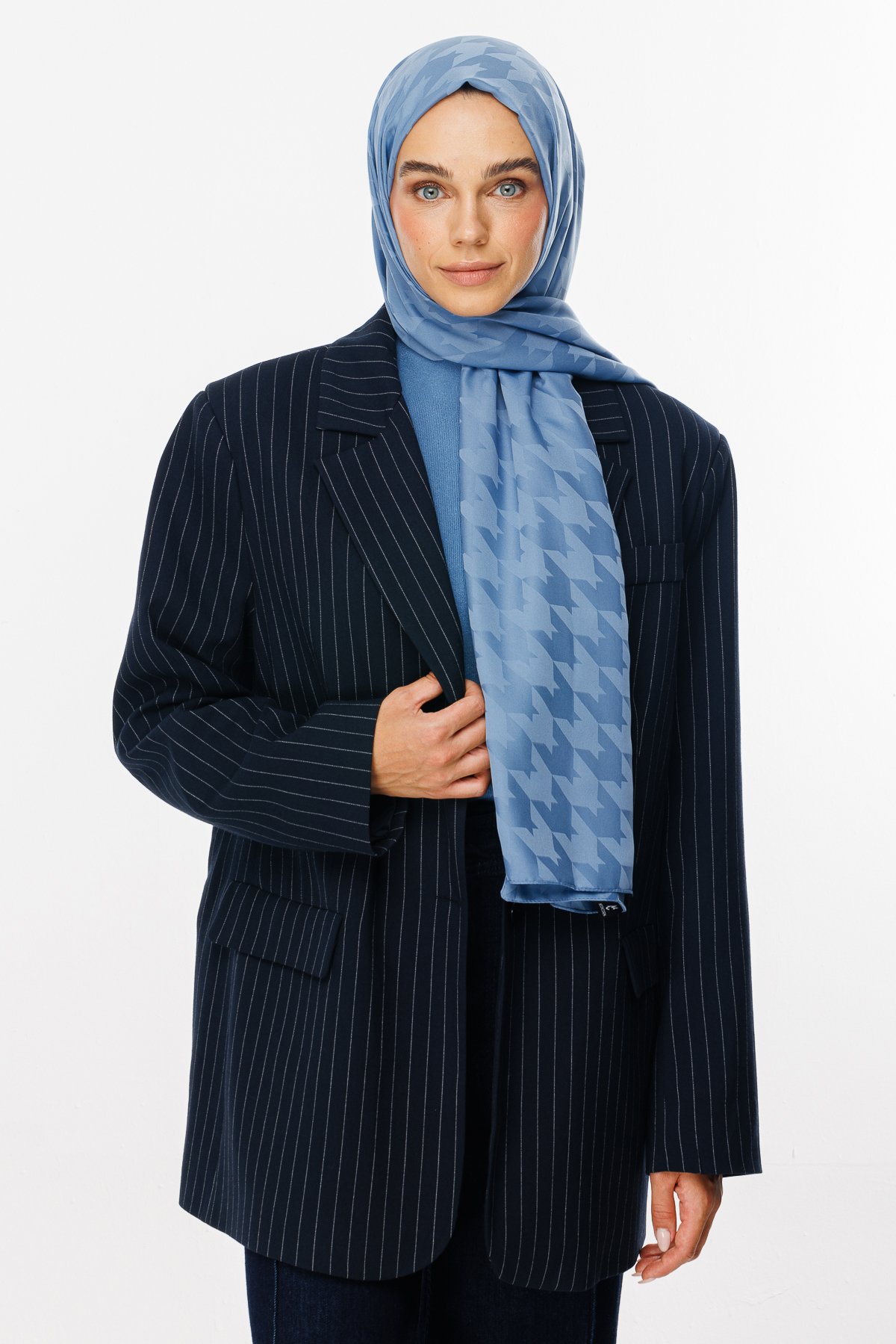 Crowbar Pattern Silk Jacquard Hijab