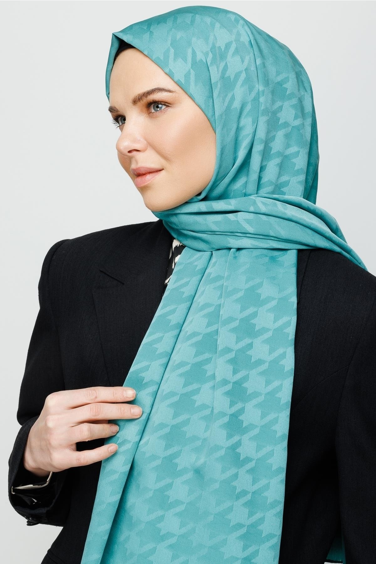 Crowbar Pattern Silk Jacquard Hijab