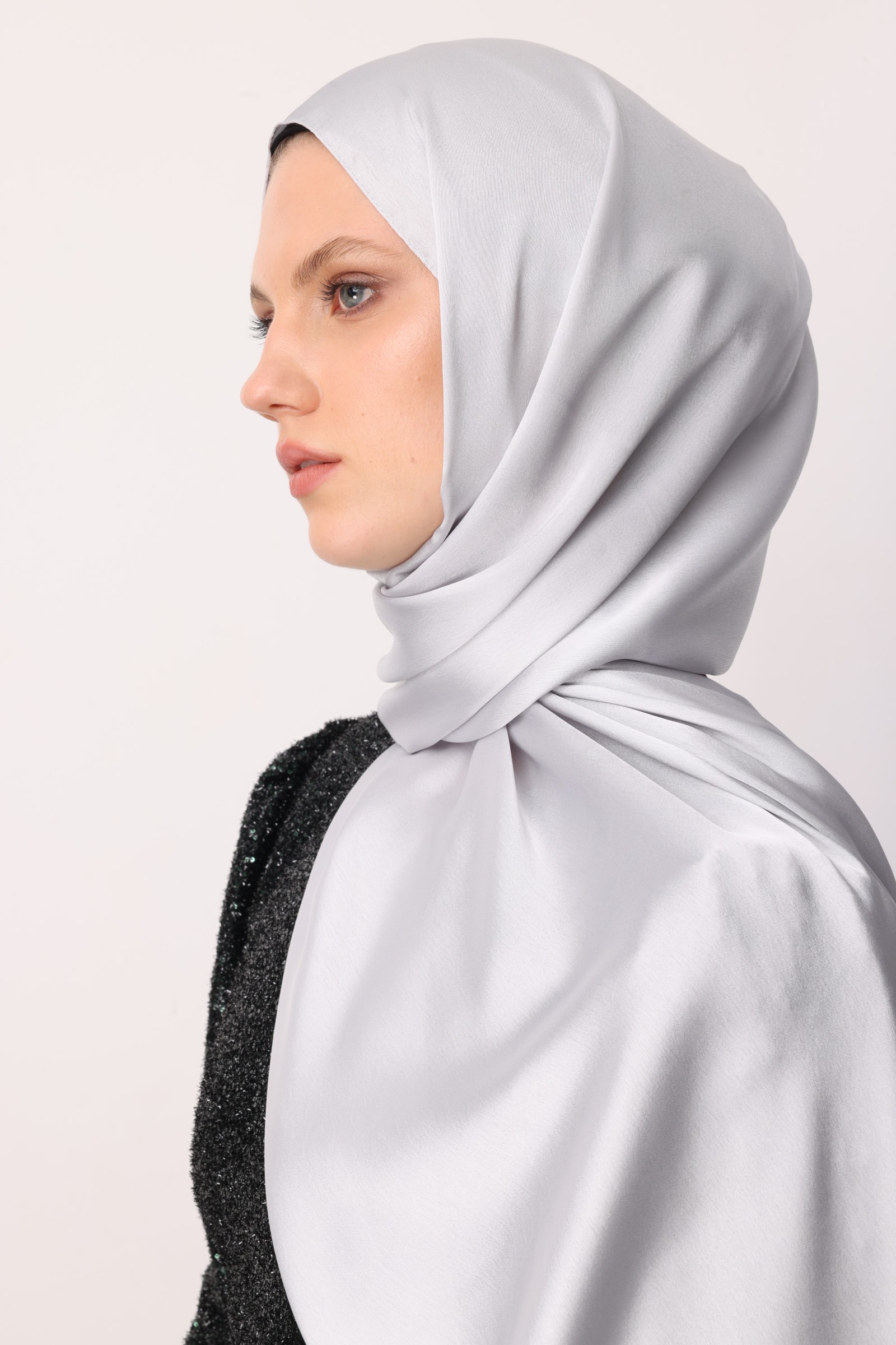 Diamond Aura Shawl - Light Grey