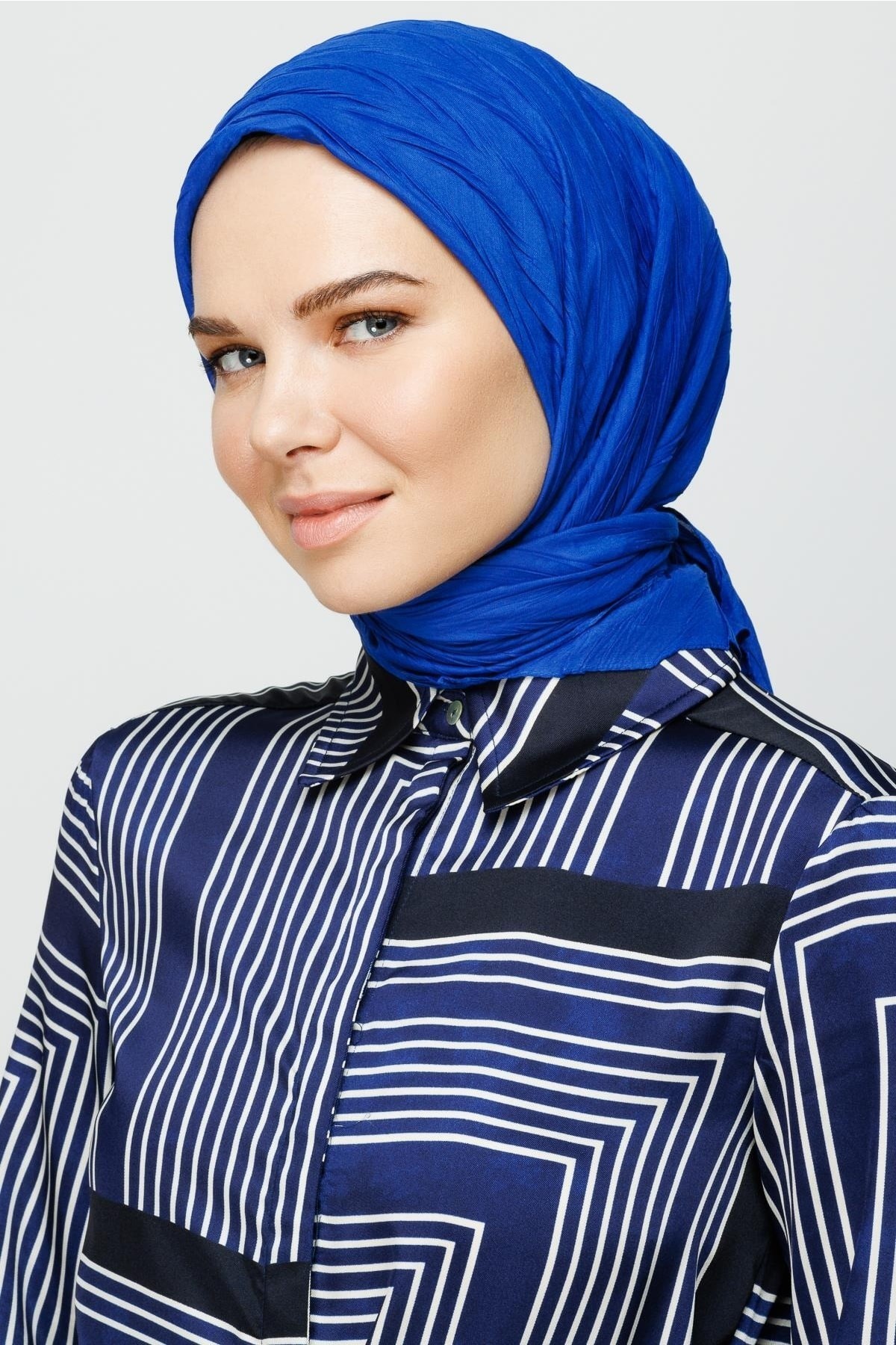 Saks Mavi Piliseli Bambu Eşarp