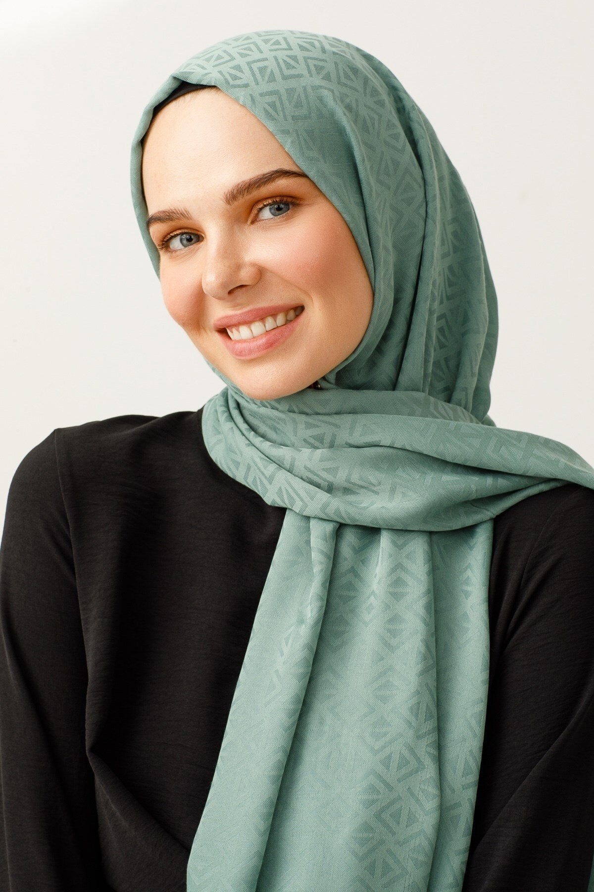 Triangle Pattern Cotton Jacquard Hijab