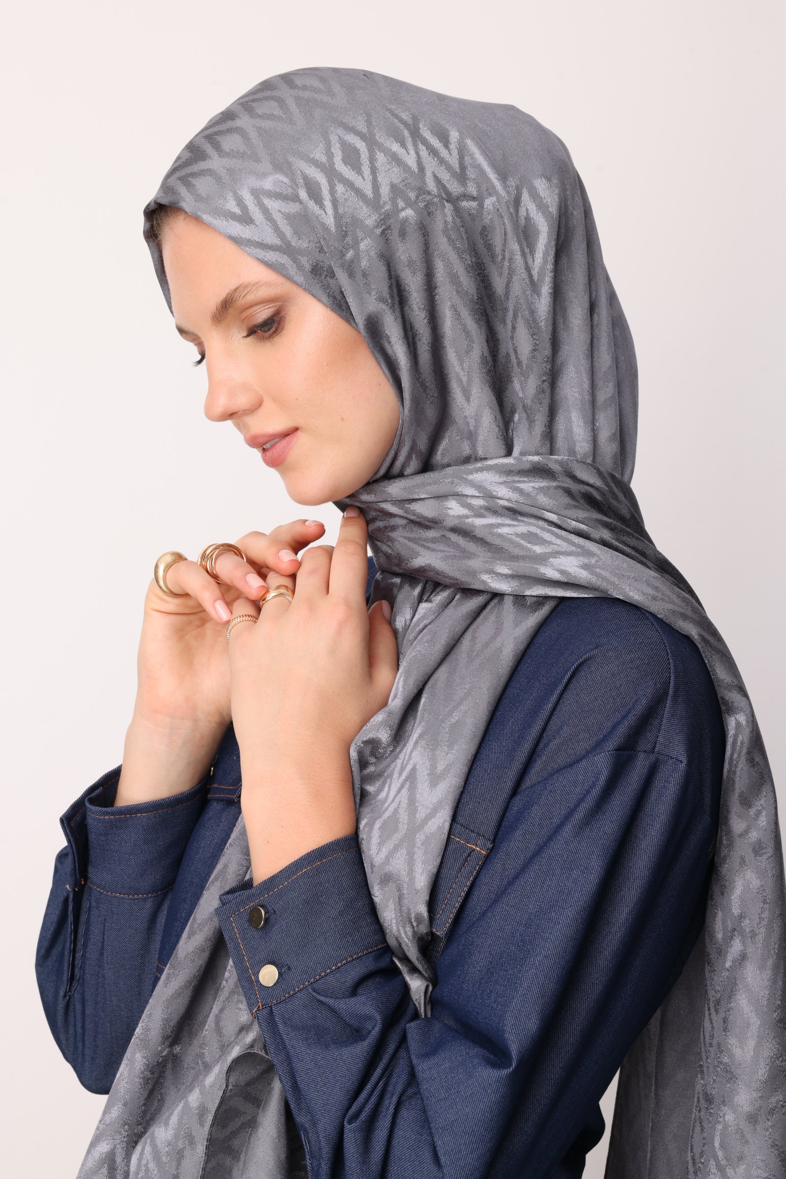 Shiny Check-Pattern Jacquard Shawl - Grey