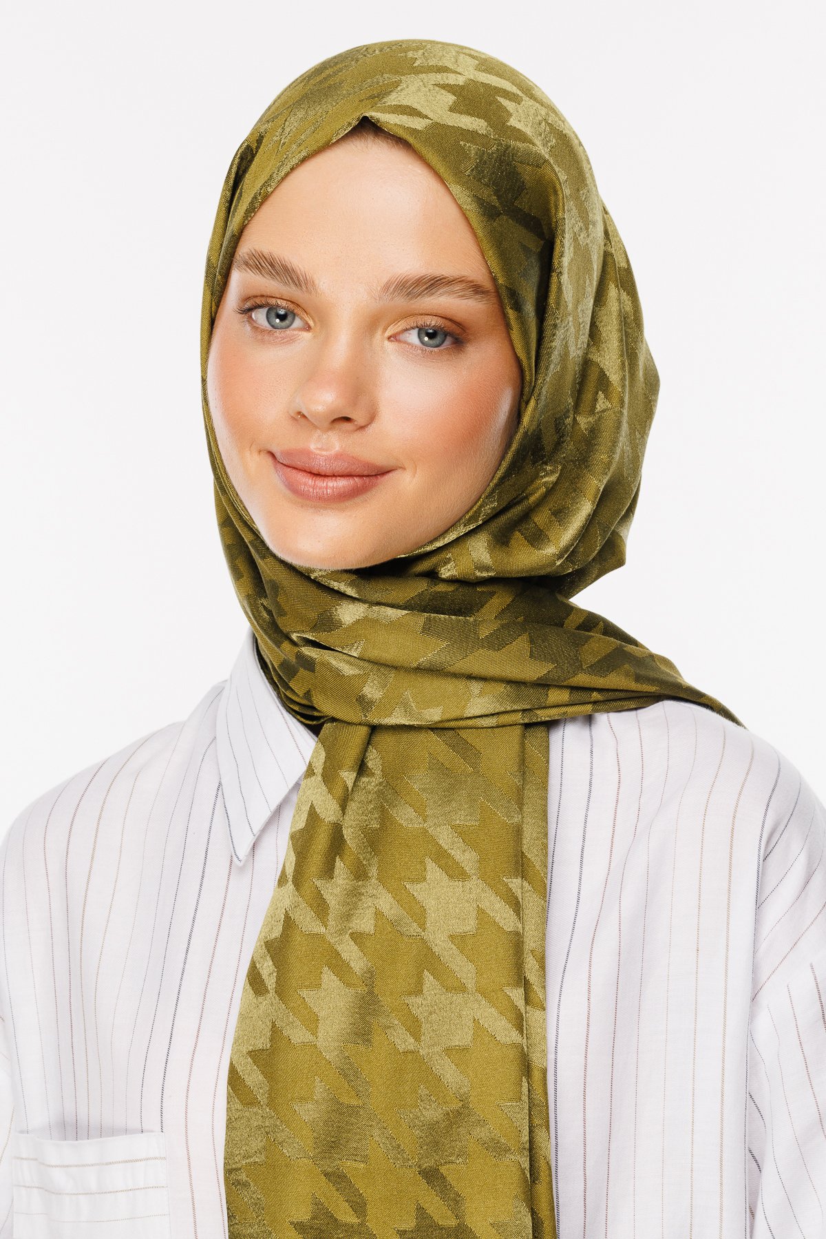 Crowbar Pattern Shiny Jacquard Hijab