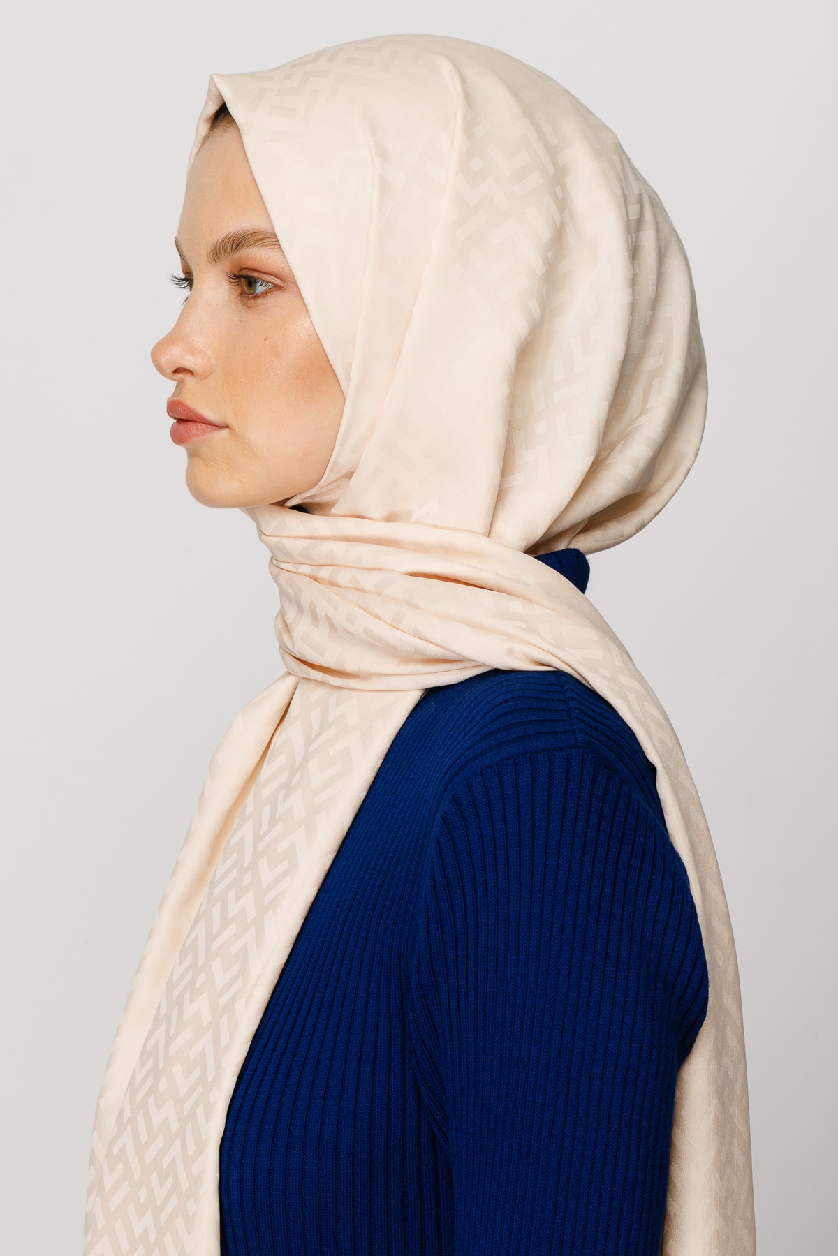 Z Pattern Silky Jacquard Shawl - Cream