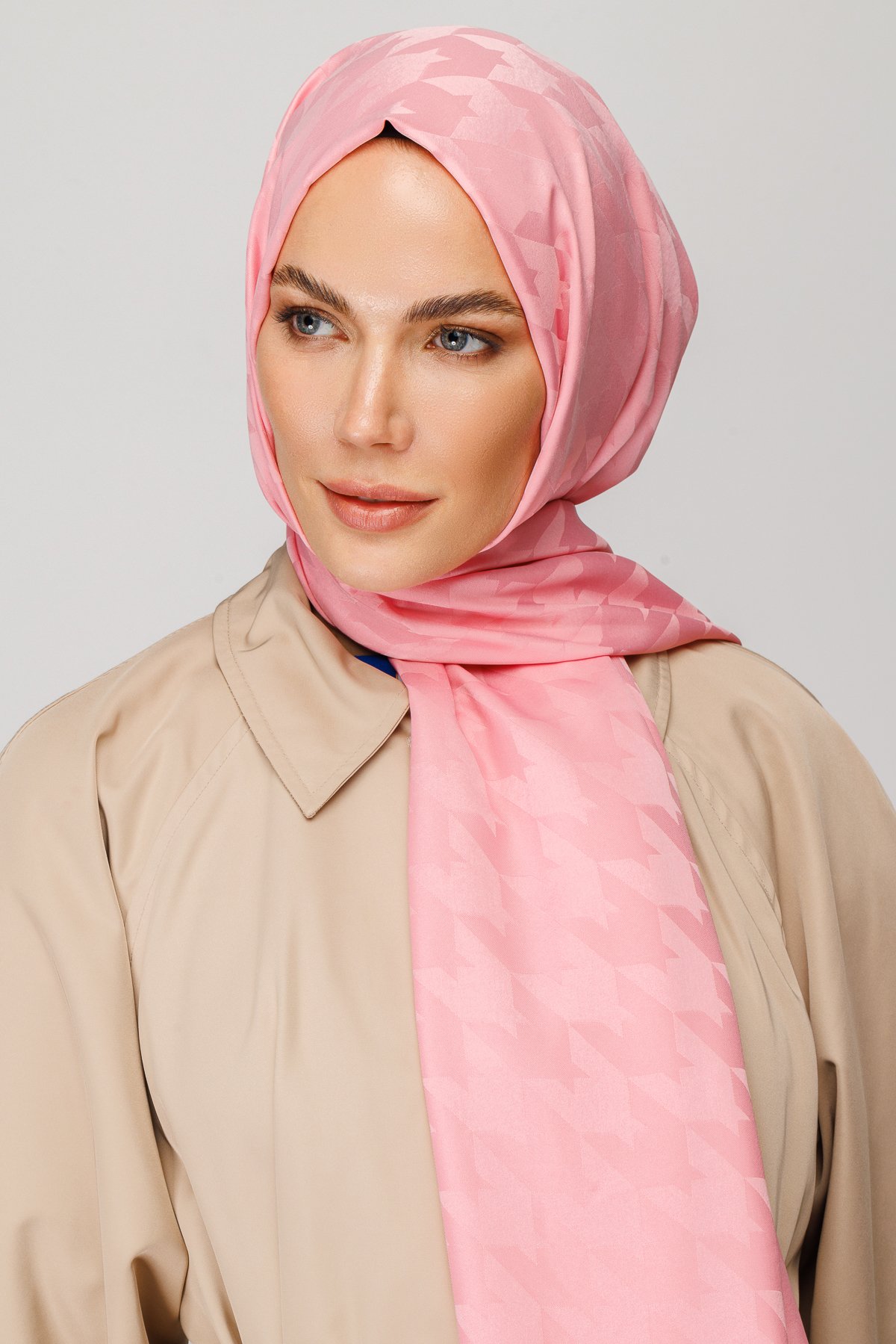 Crowbar Pattern Silk Jacquard Hijab