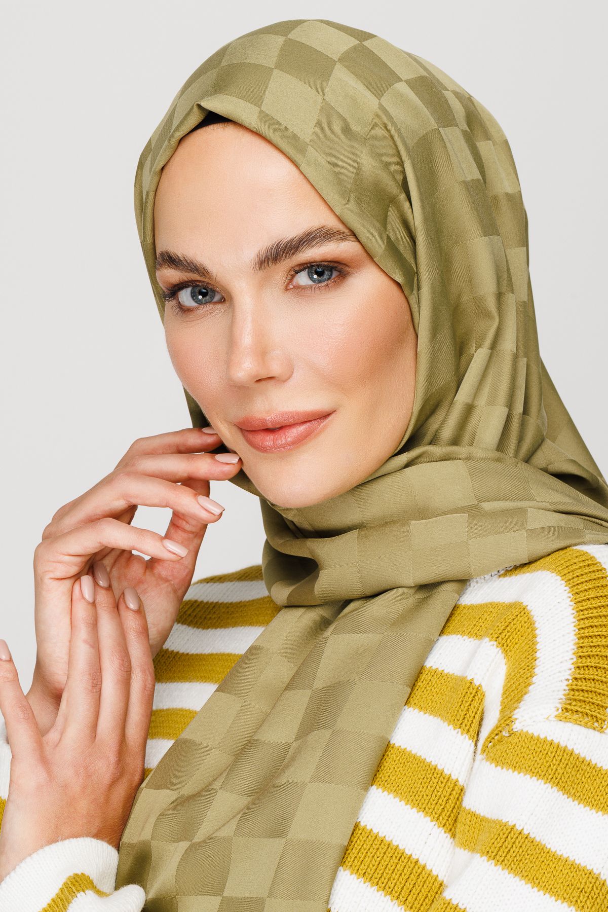 Checkers Pattern Silk Jacquard Shawl - Soft Green