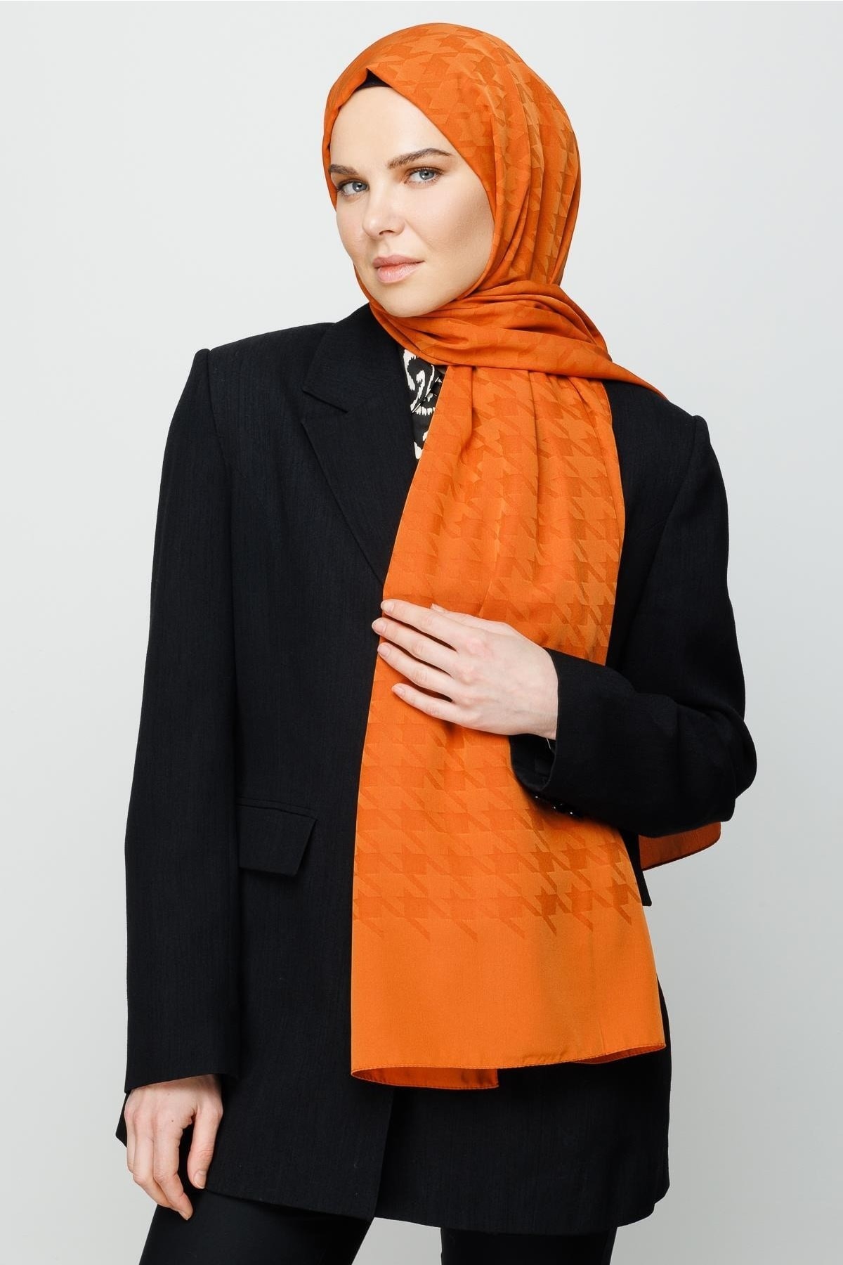 Gemustertes Seidig Jacquard Hijab