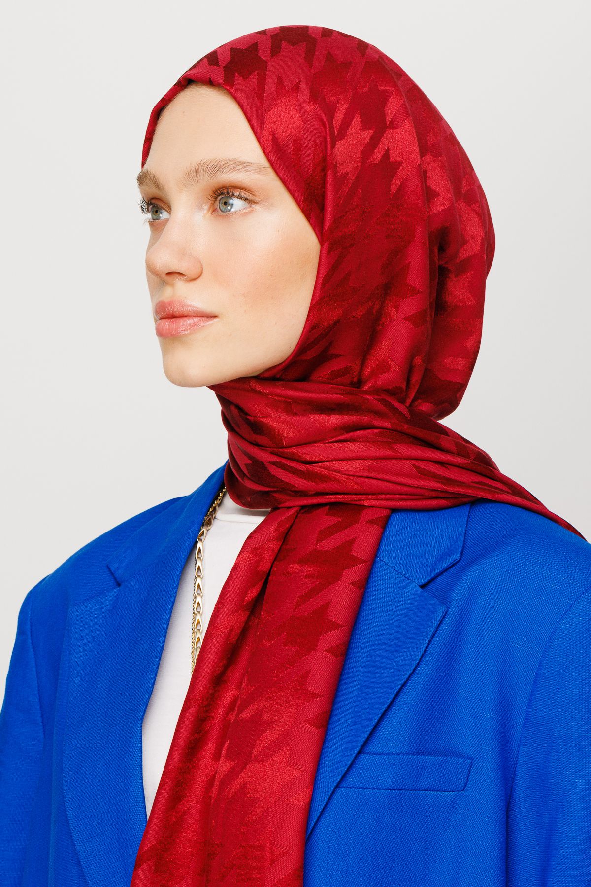 Crowbar Pattern Shiny Jacquard Shawl - Cherry Bruise