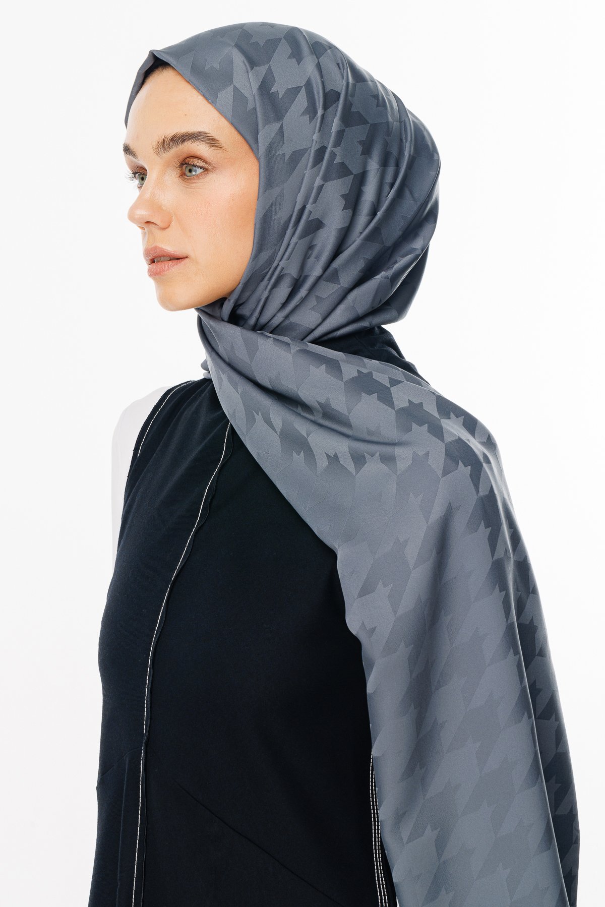 Crowbar Pattern Silk Jacquard Hijab