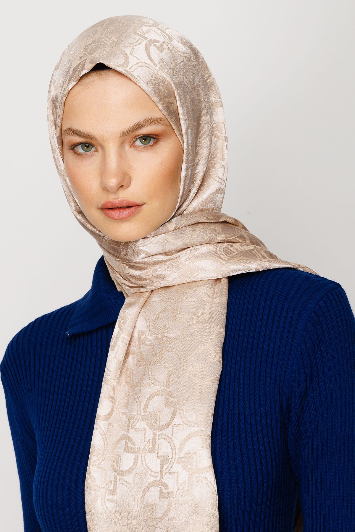 Longar Pattern Shiny Jacquard Hijab