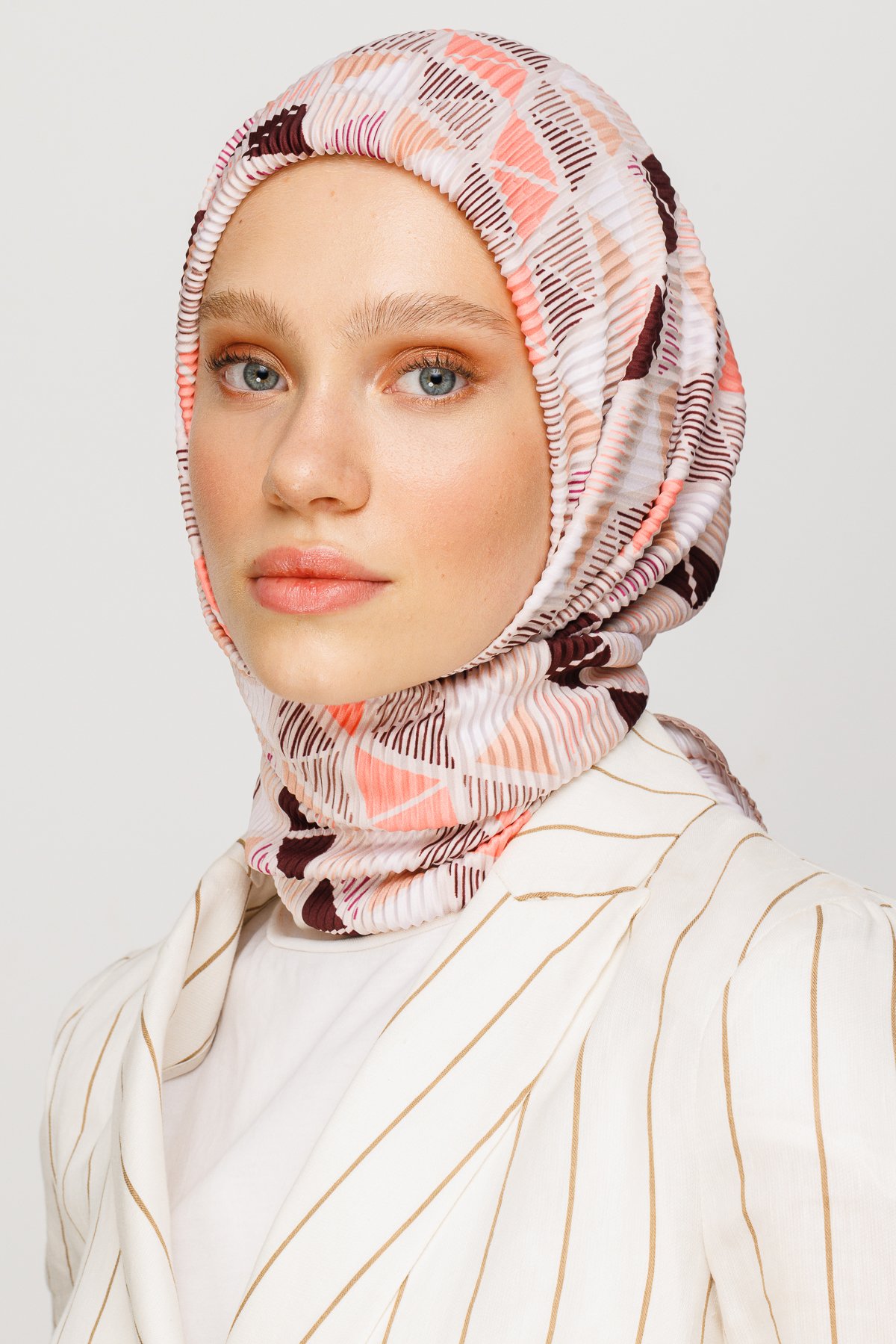 Prism Pattern Pleated Scarf - Brown