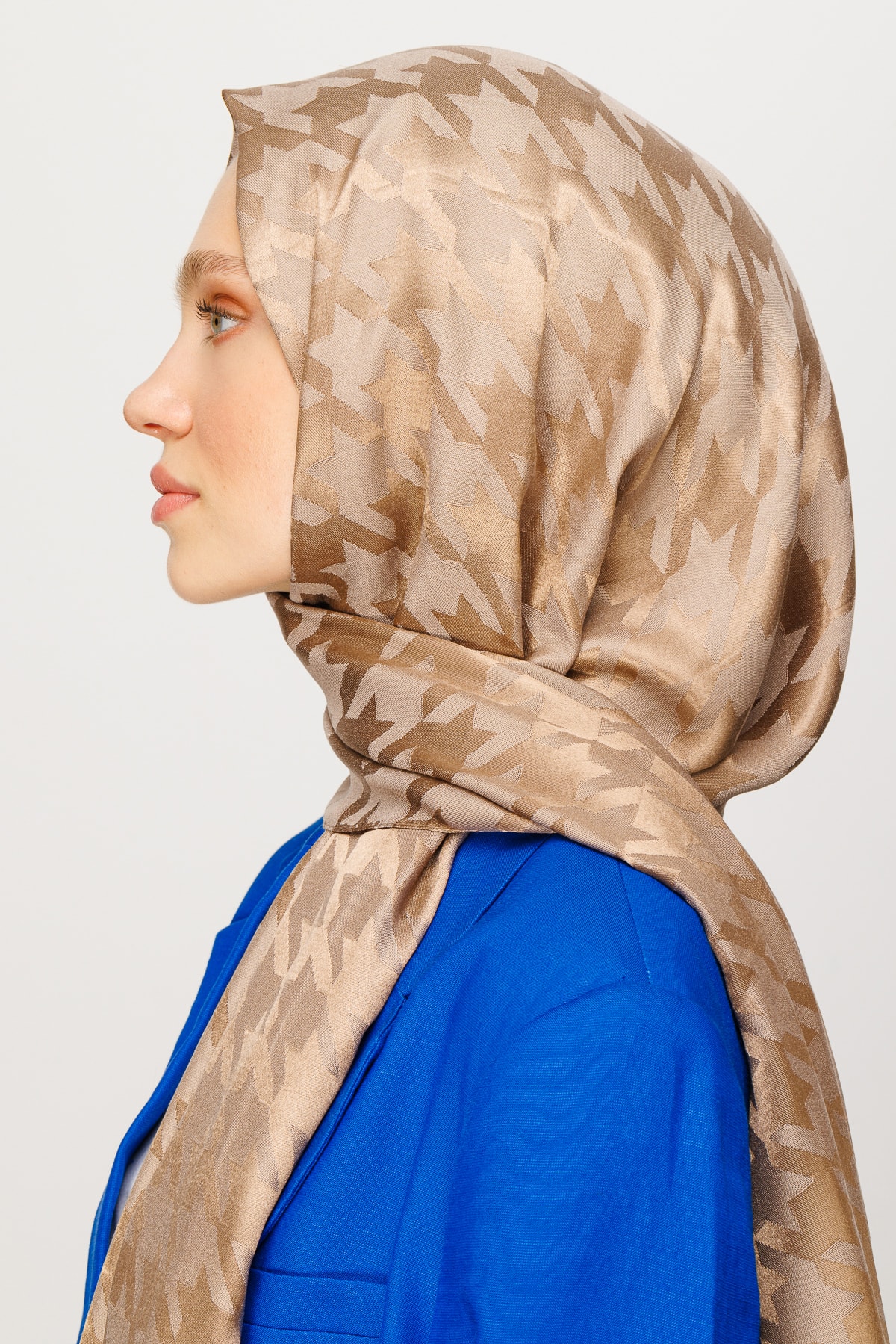 Shiny Houndstooth-Pattern Jacquard Shawl - Brown