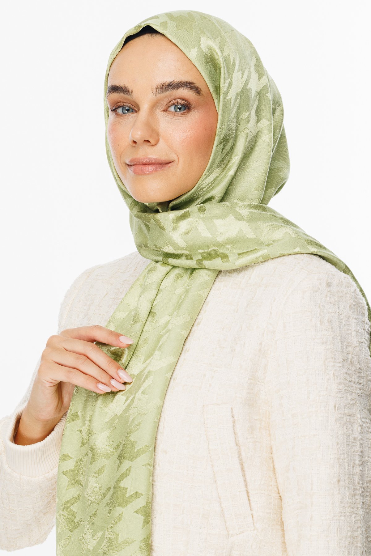 Crowbar Pattern Shiny Jacquard Hijab