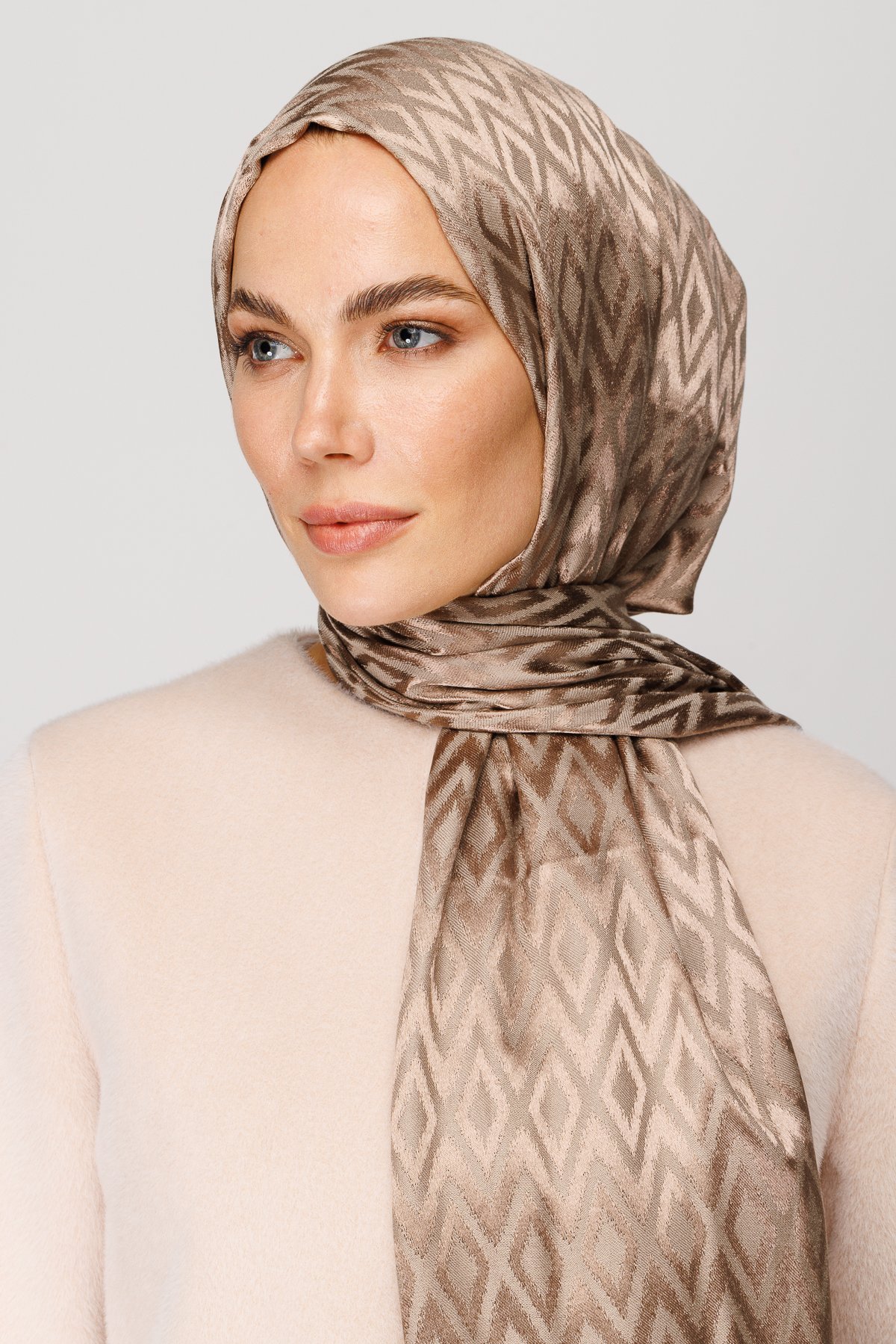 Karo Pattern Shiny Jacquard Shawl - Brown