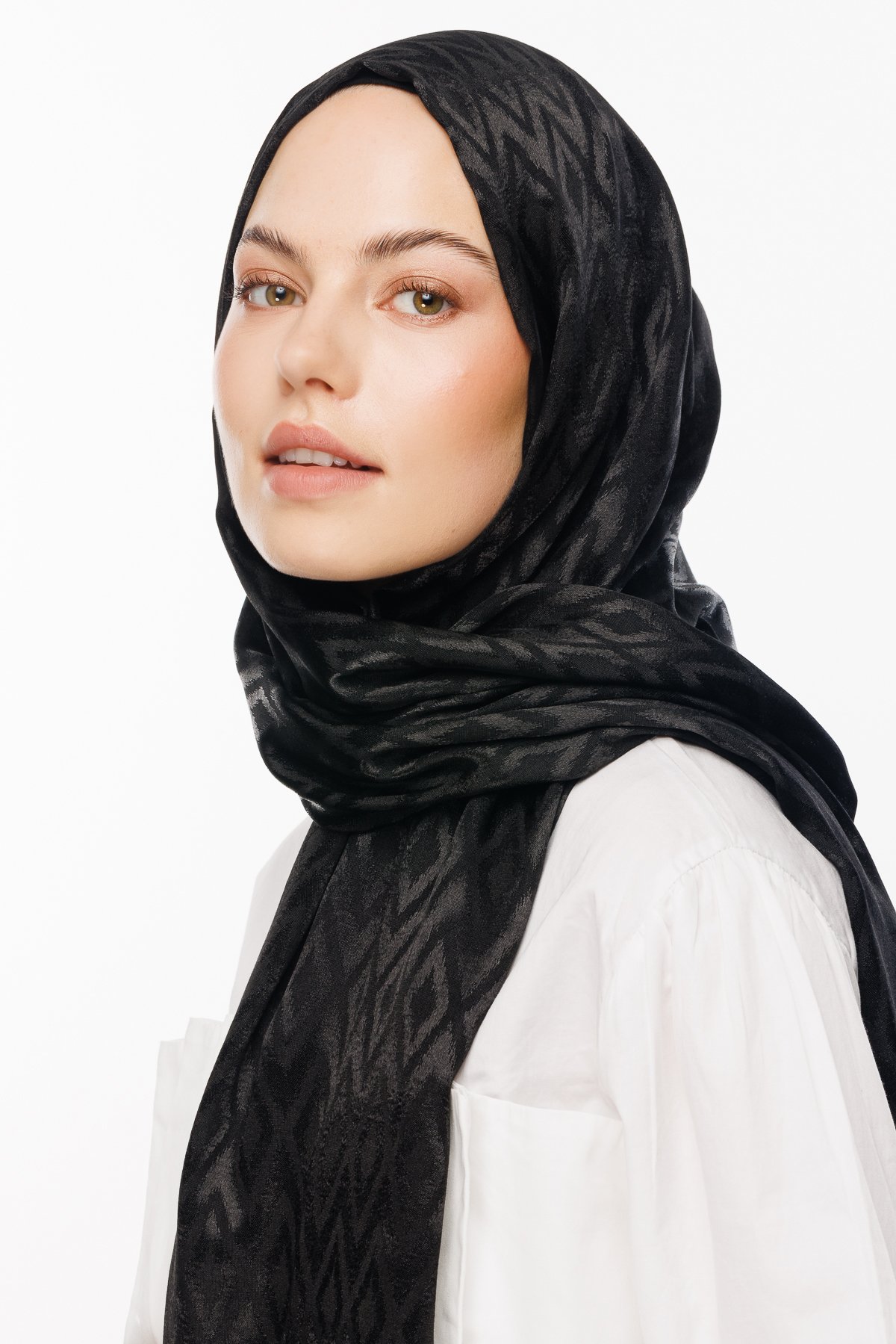Karo Pattern Shiny Jacquard Shawl - Black
