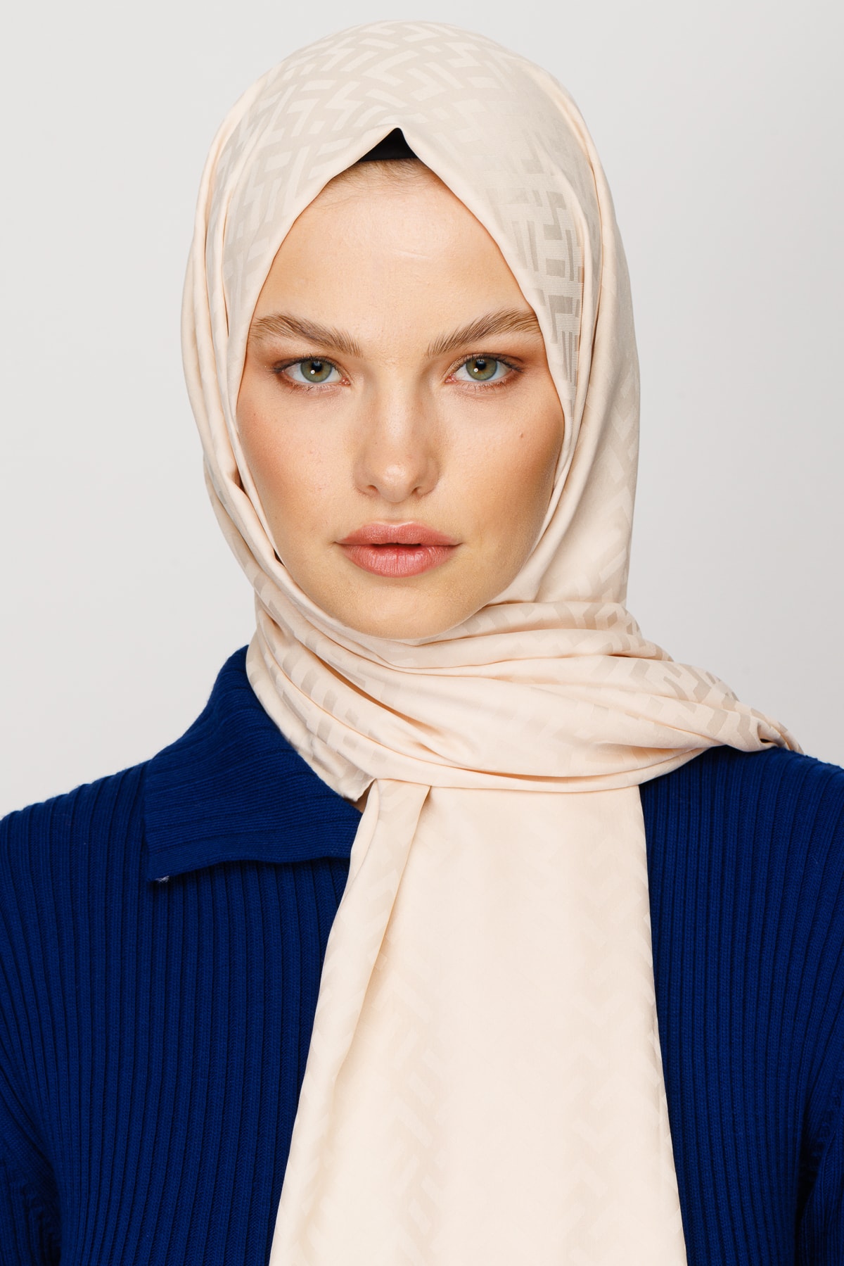 Z Pattern Silky Jacquard Shawl - Cream