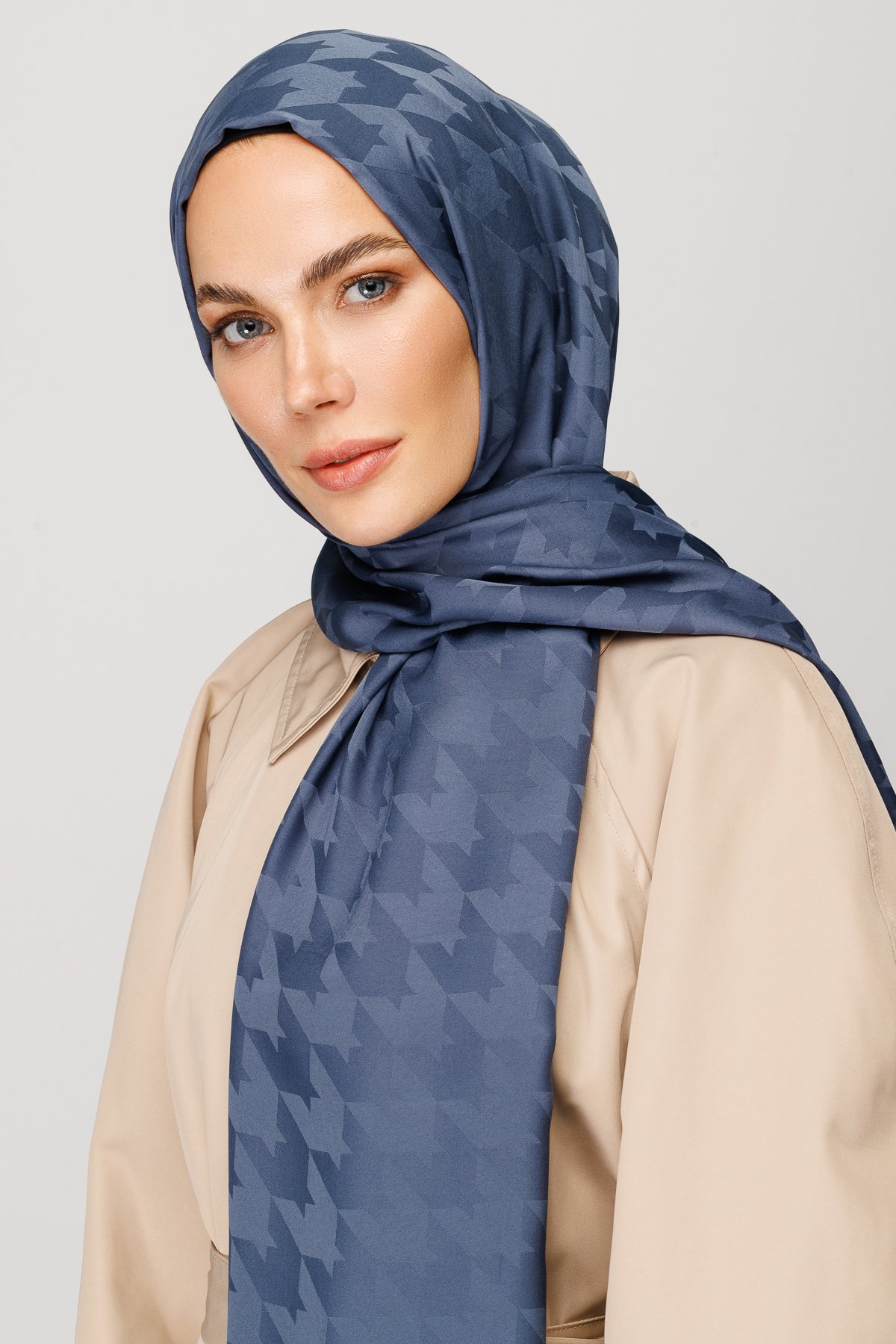 Crowbar Pattern Silk Jacquard Shawl - Anthracite