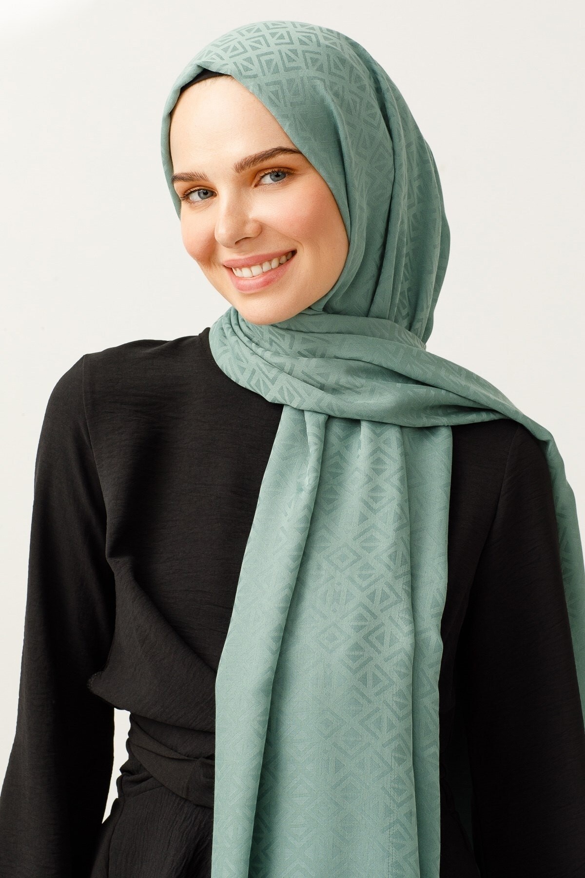 Triangle Pattern Cotton Jacquard Hijab