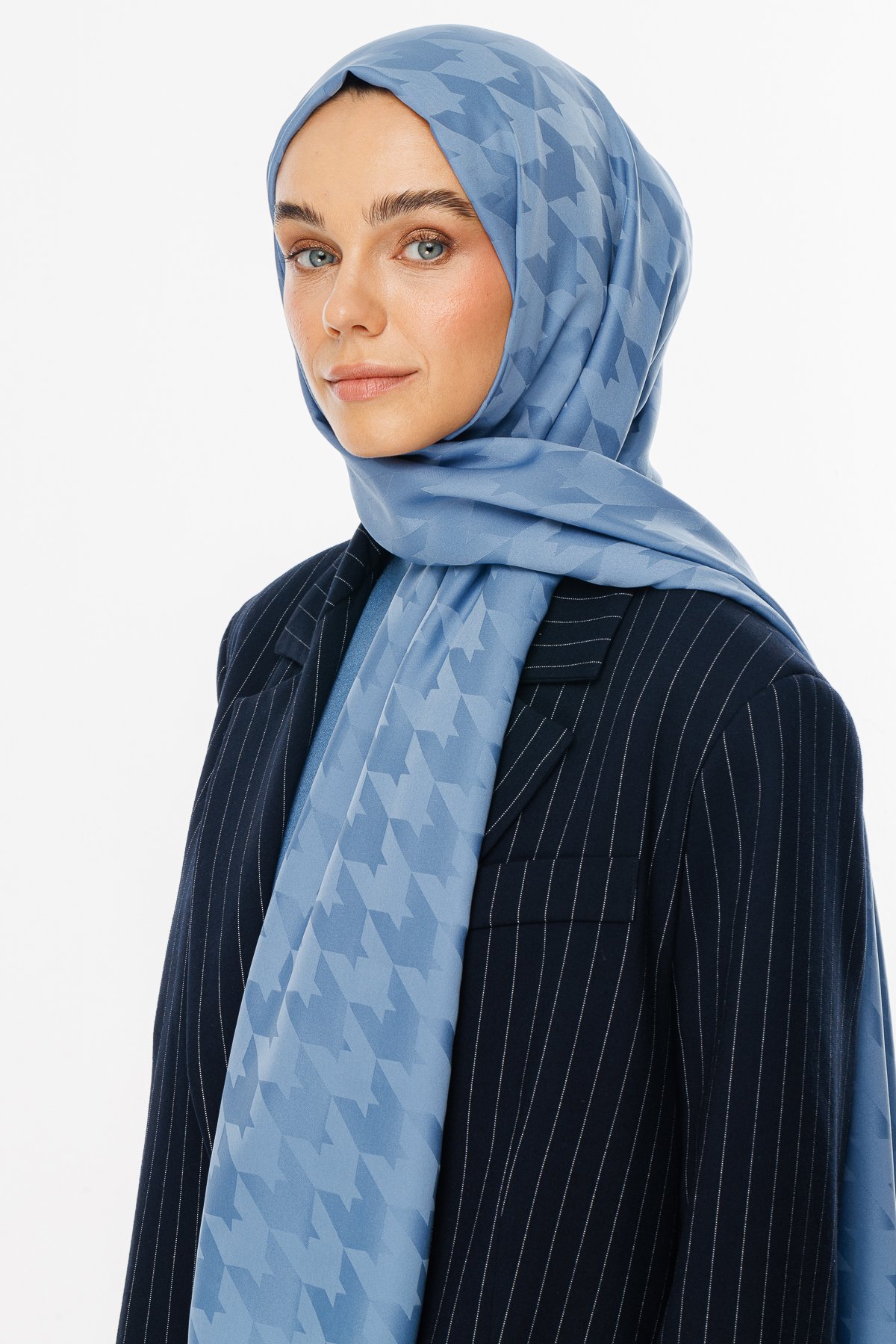 Crowbar Pattern Silk Jacquard Shawl - Sky Blue