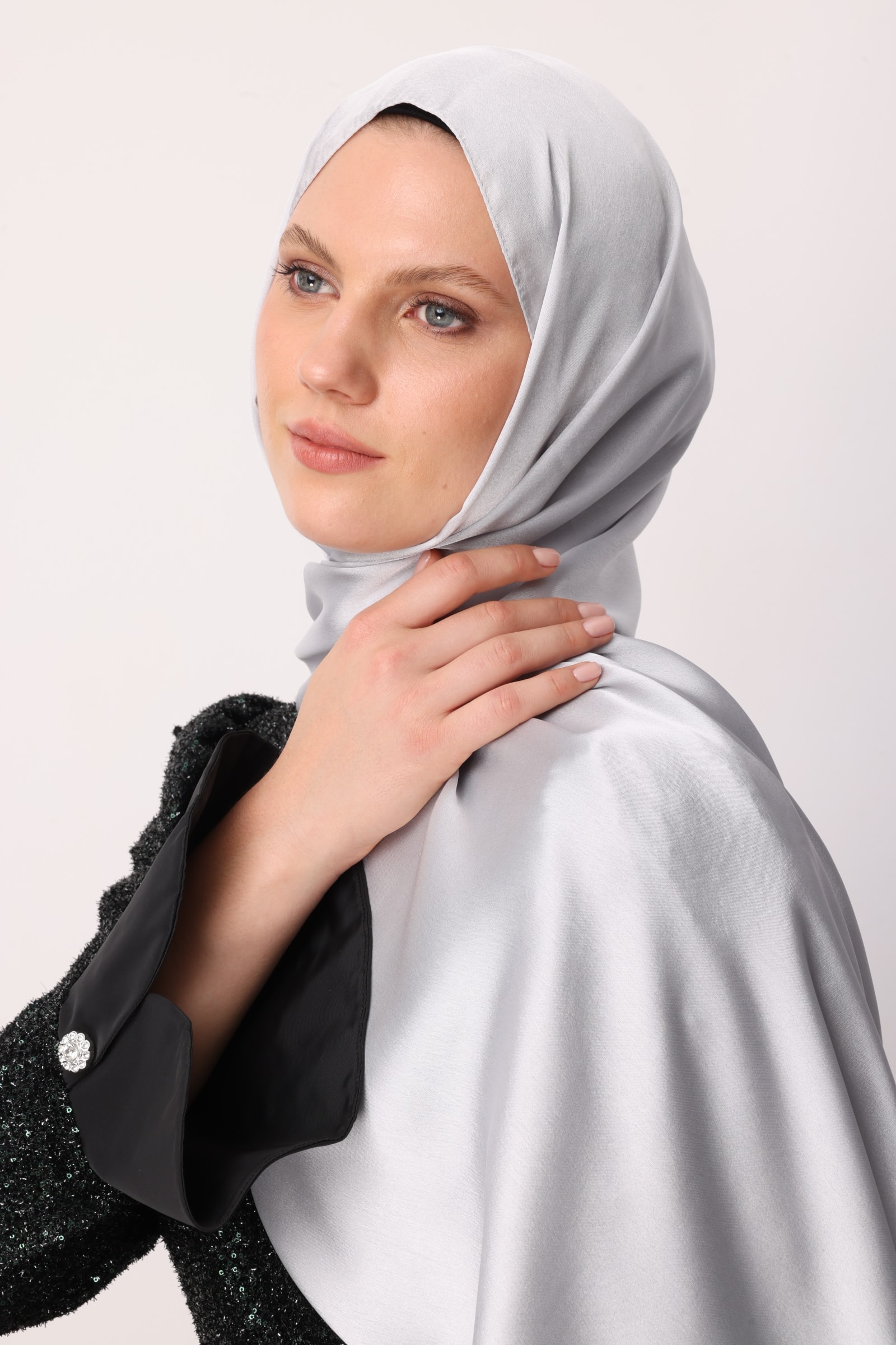 Diamond Aura Shawl - Light Grey