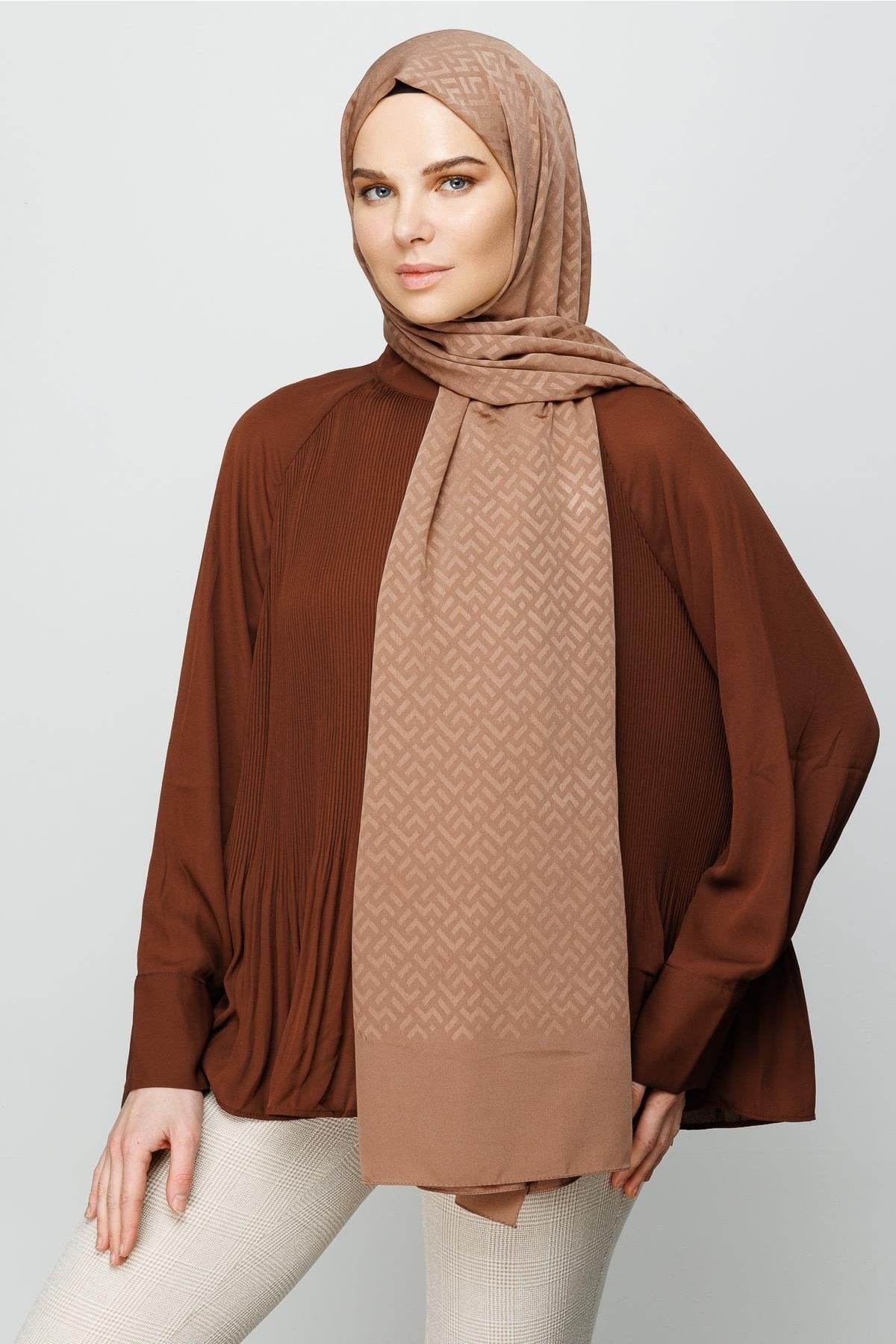 Gemustertes Seidig Jacquard Hijab