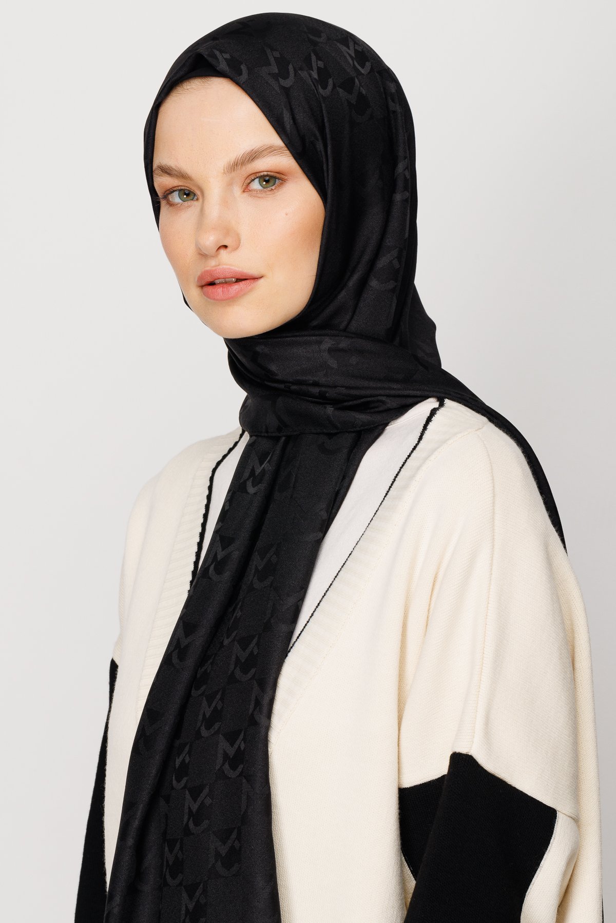 MC Pattern Jacquard Shawl - Black