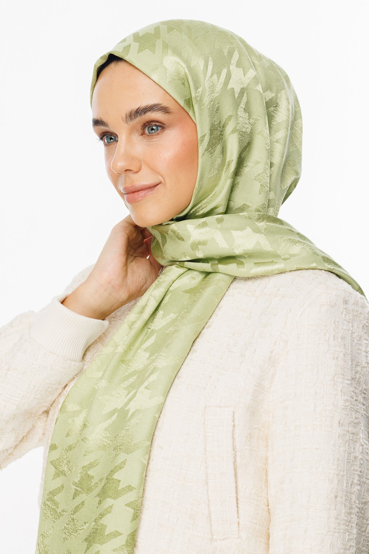 Crowbar Pattern Shiny Jacquard Hijab