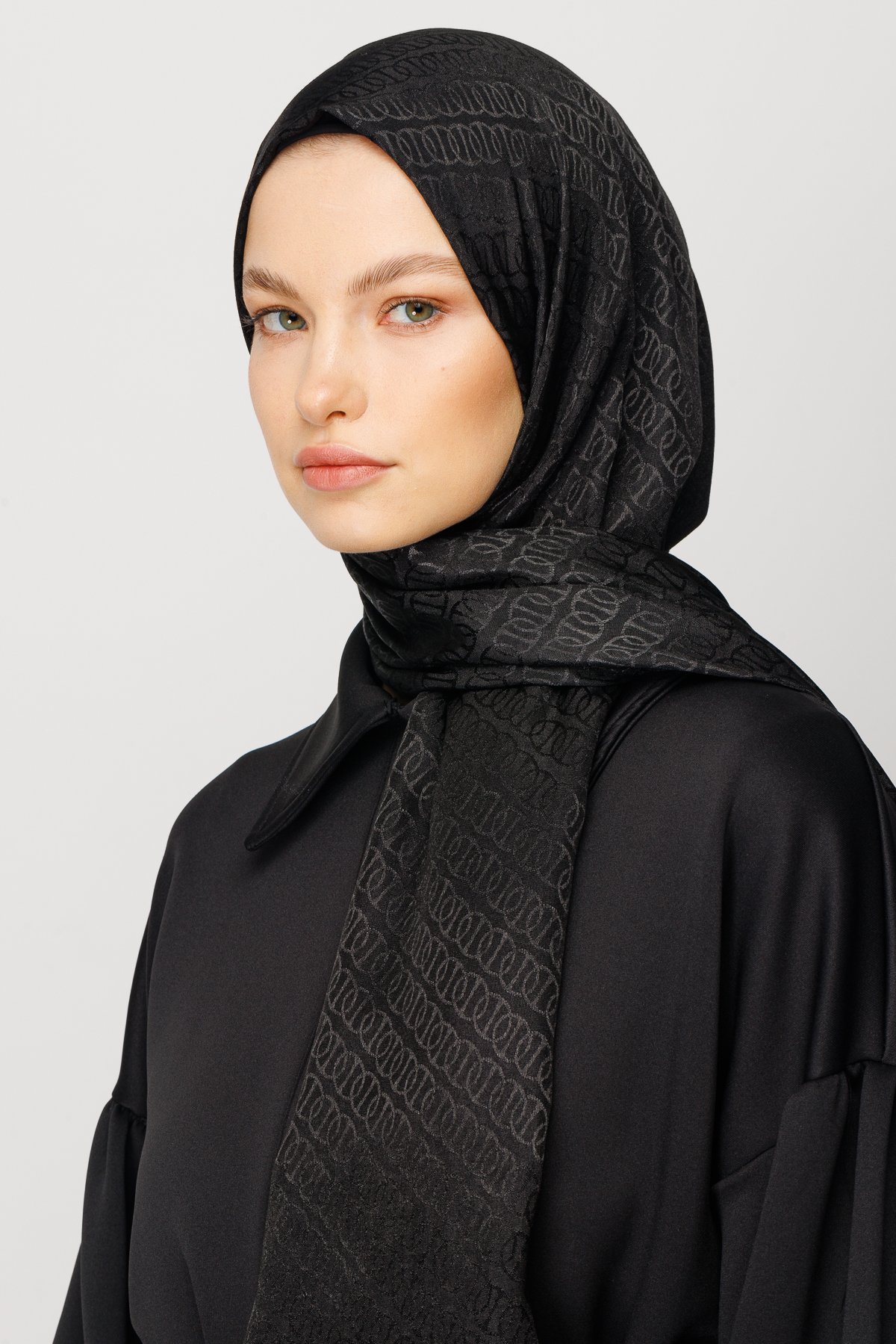 Forever Desen Parlak Jakar Şal - Siyah