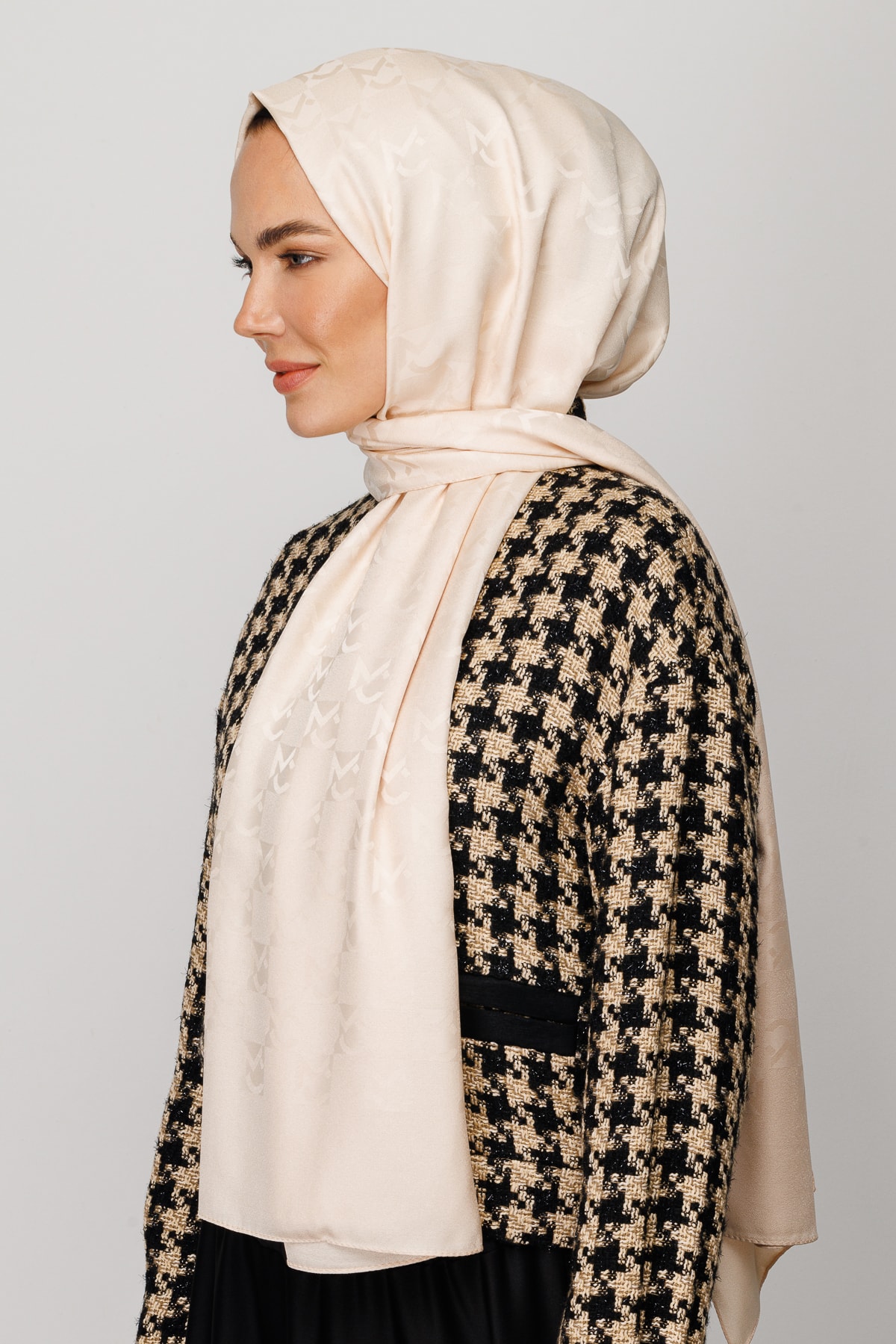 MC Pattern Jacquard Shawl - Vanilin