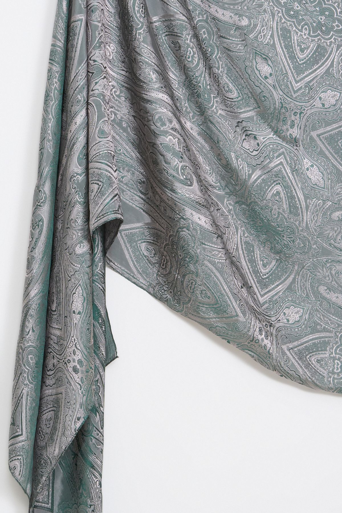 Liva Pattern Shine Line Shawl - Emerald-Pink