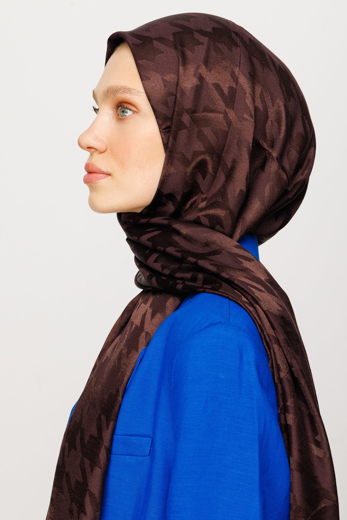 Crowbar Pattern Shiny Jacquard Shawl - Bitter Coffee