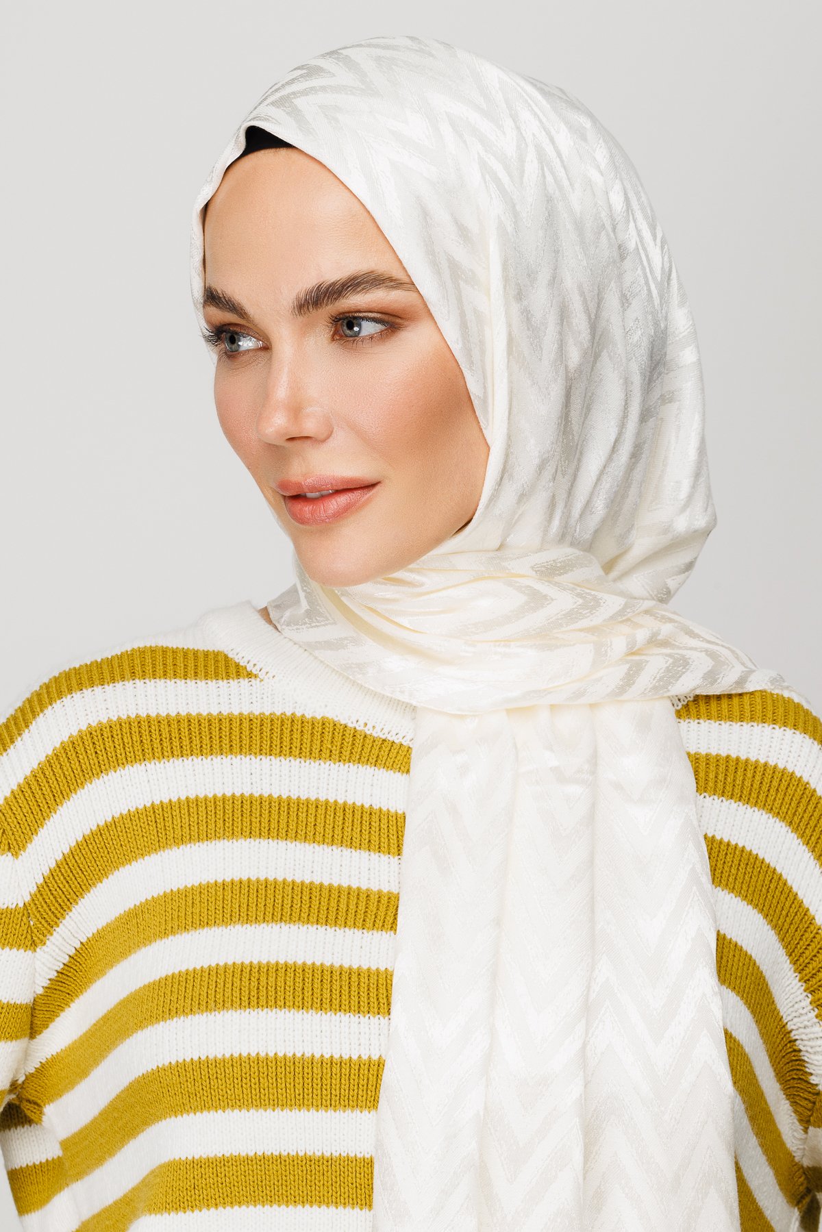 Zigzag Pattern Shiny Jacquard Hijab