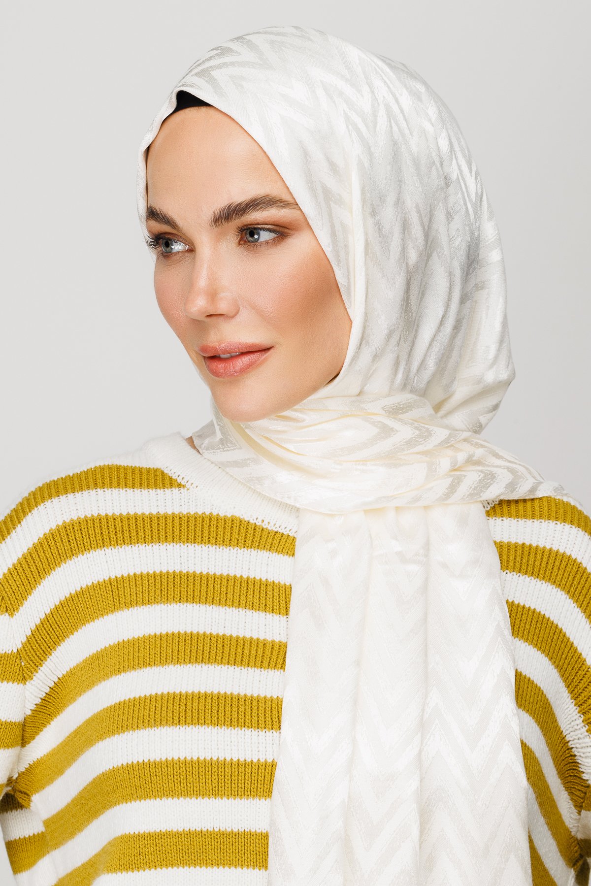 Zigzag Pattern Shiny Jacquard Shawl - Ecru