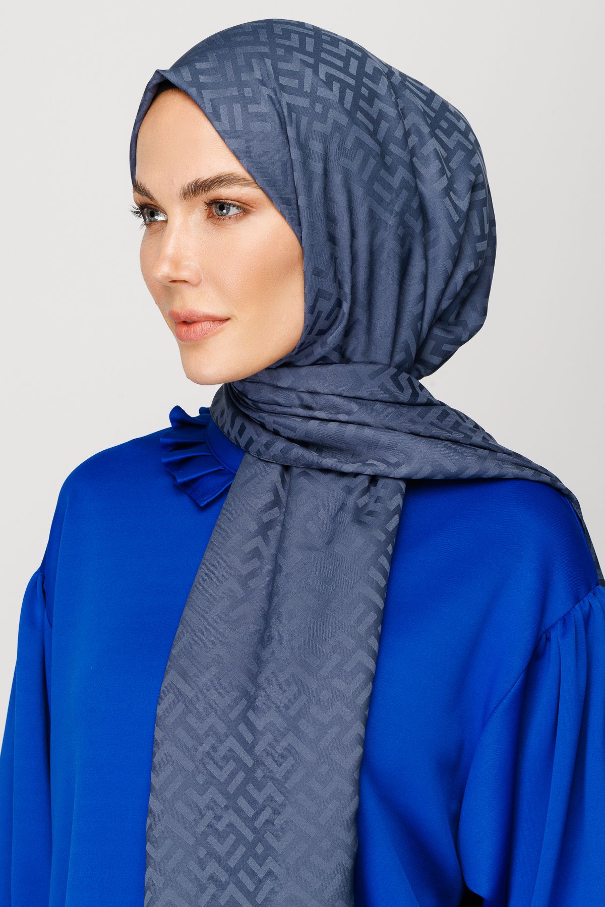 Z Pattern Silky Jacquard Shawl - Smoked