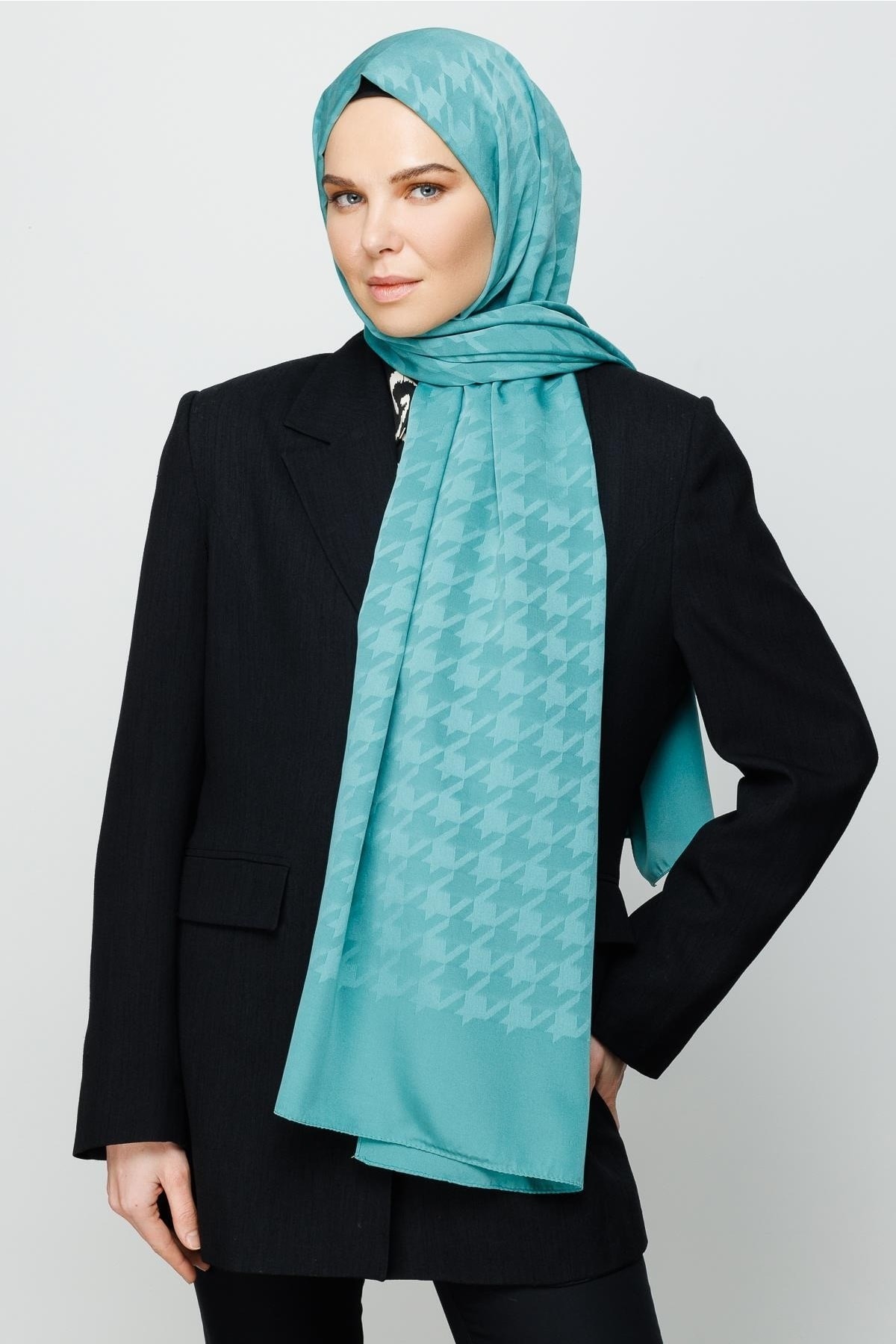 Crowbar Pattern Silk Jacquard Hijab