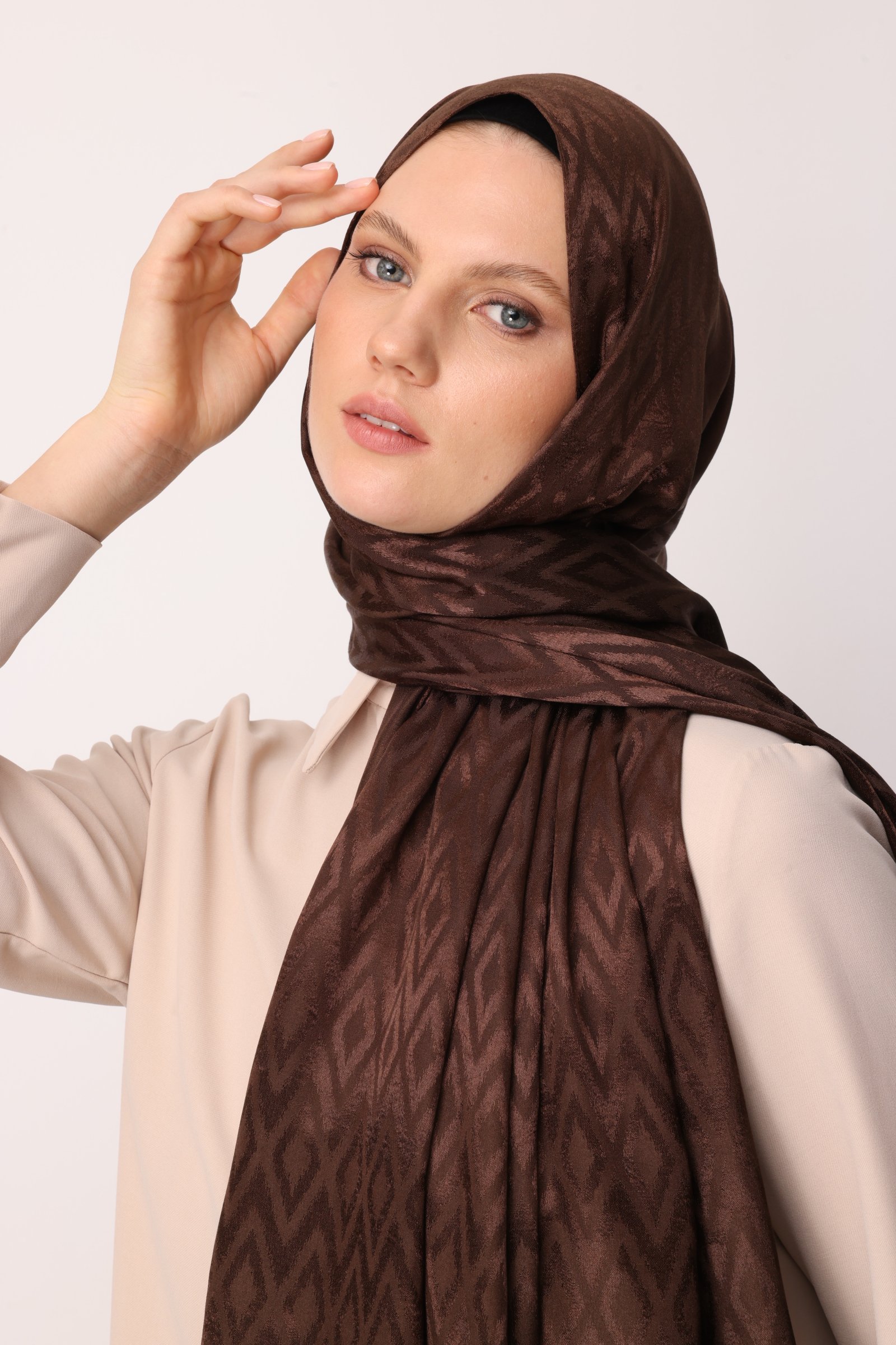 Shiny Check-Pattern Jacquard Shawl - Bitter