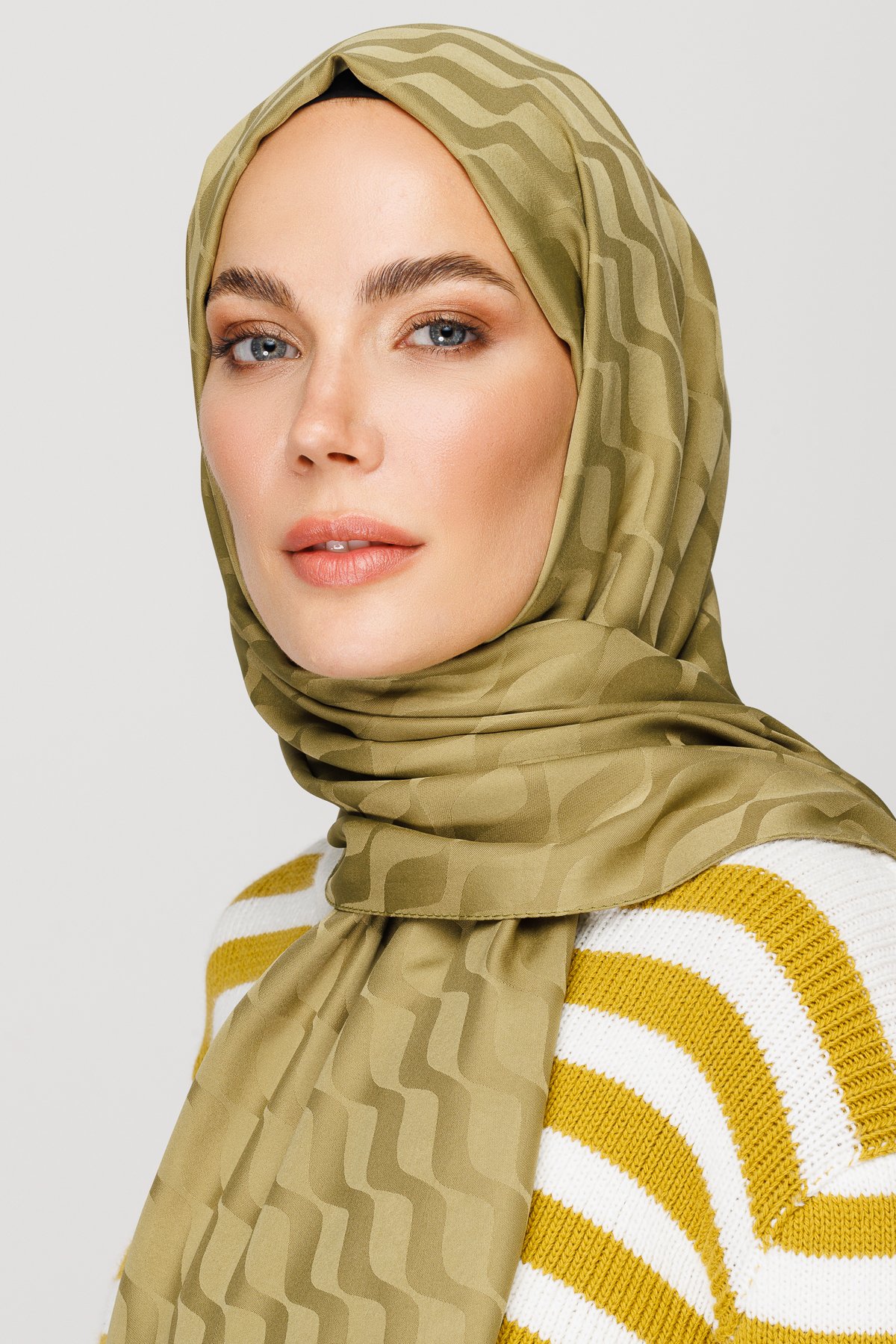 Wave Pattern Silky Jacquard Shawl - Soft Green