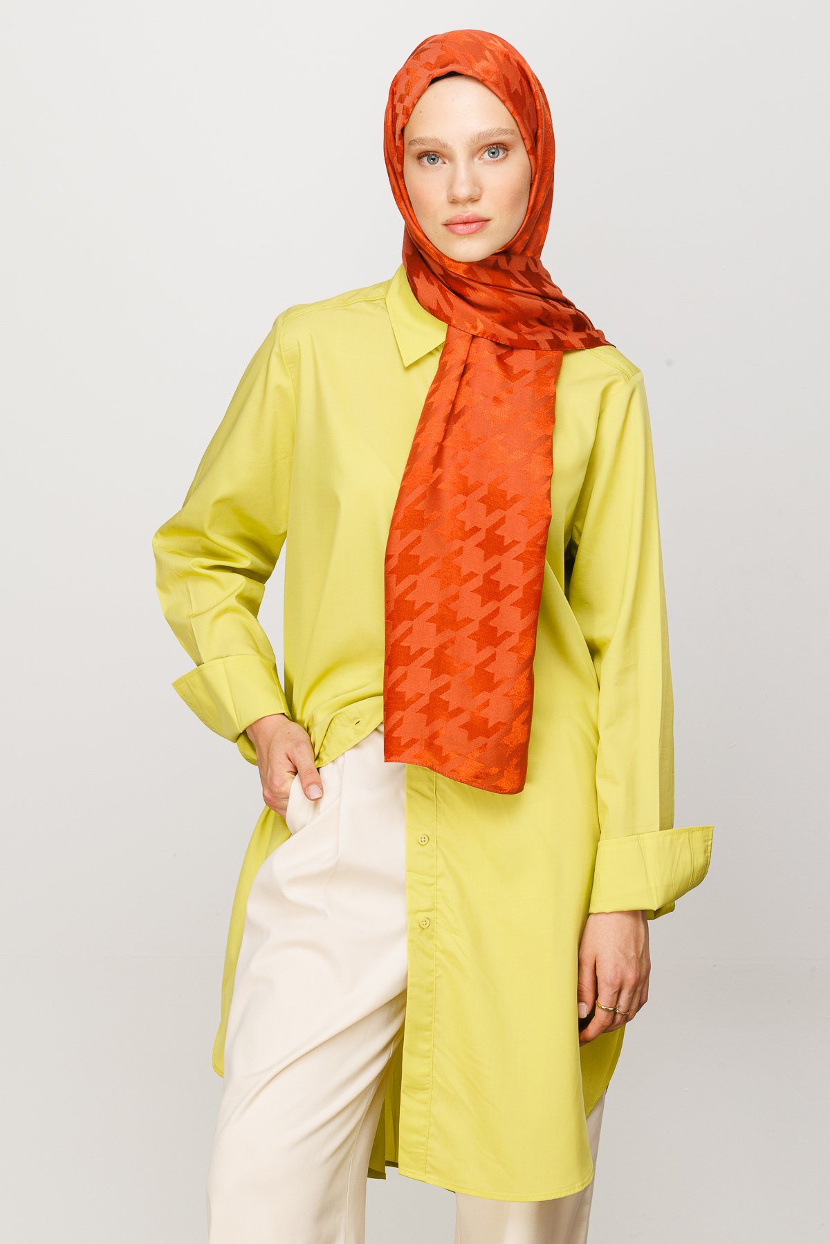 Crowbar Pattern Shiny Jacquard Shawl - Tile