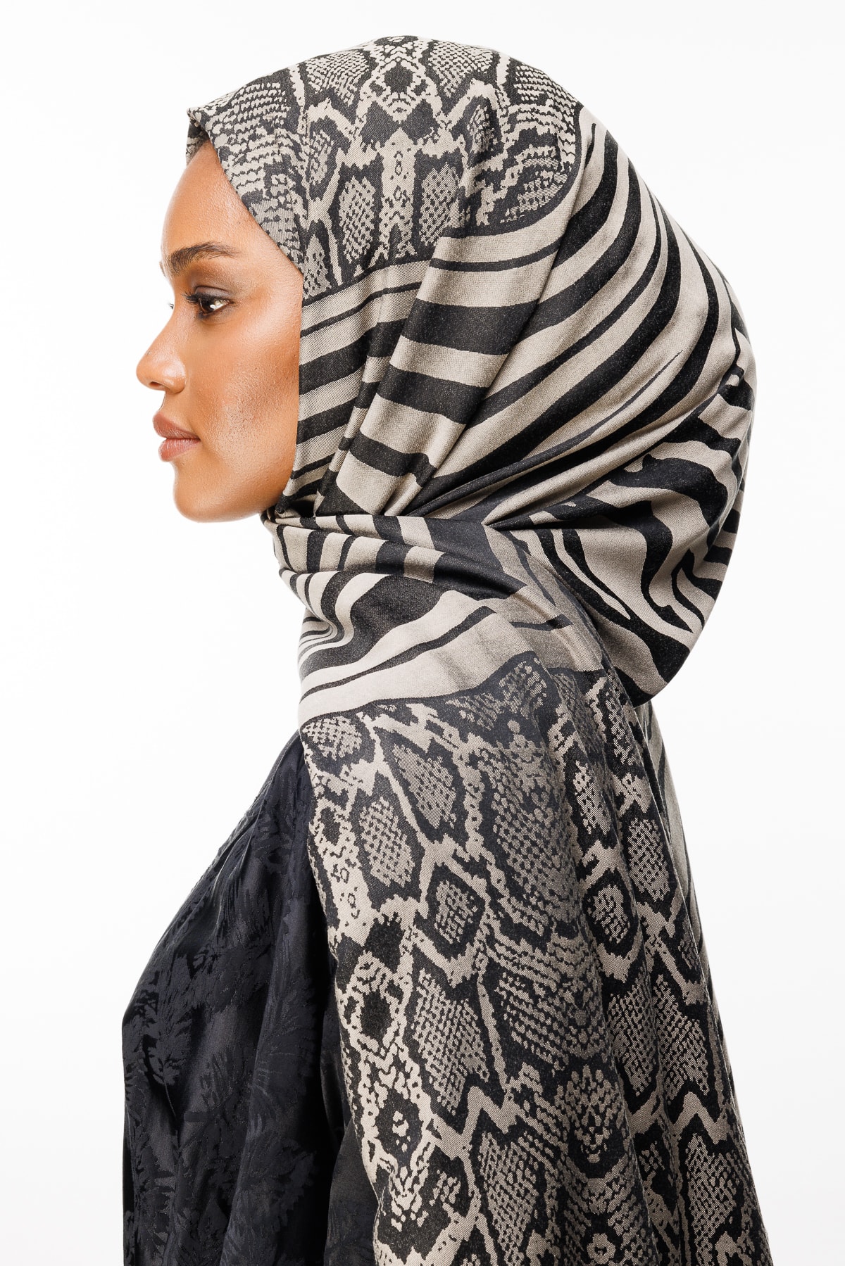 Riad-Pattern Reversible Shawl - Black-Beige