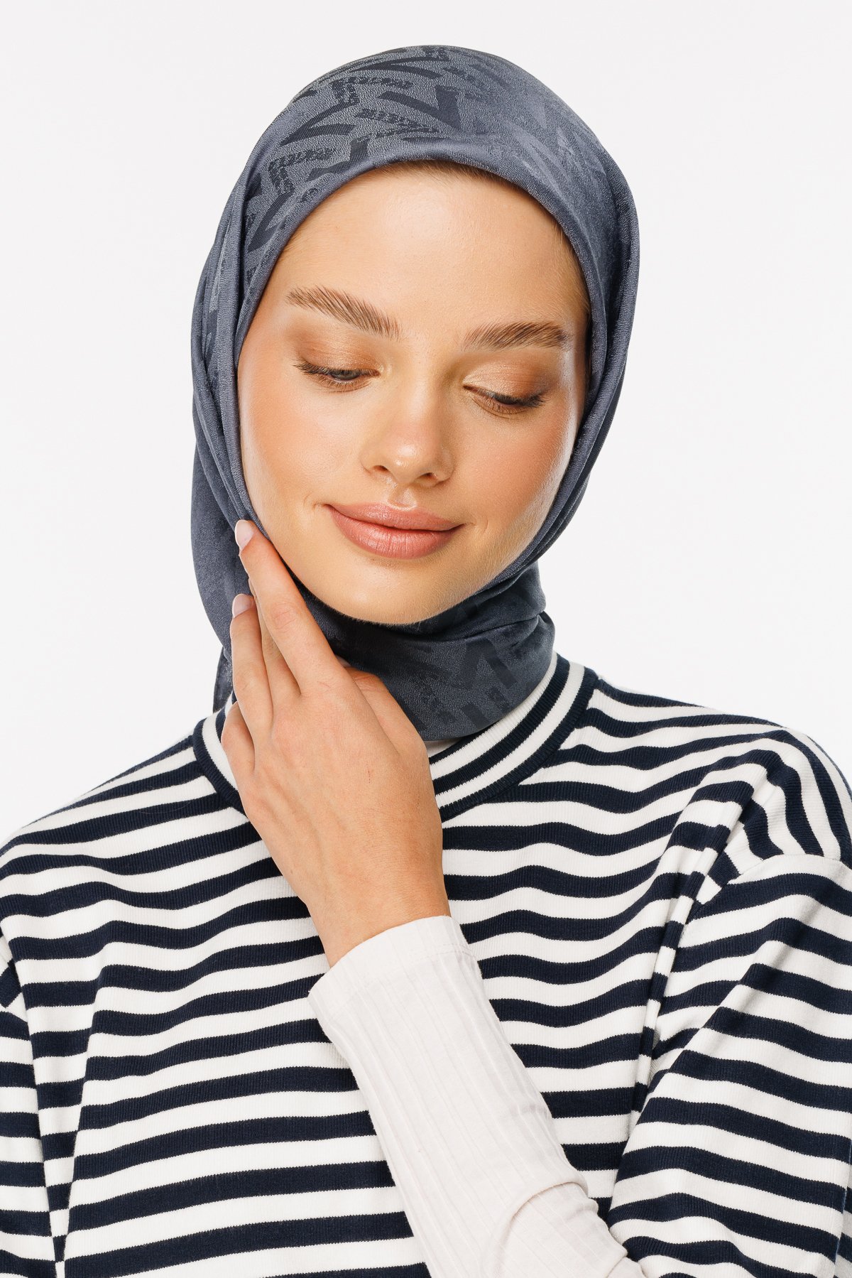 Nova Pattern Luxury Jacquard Scarf - Smoked