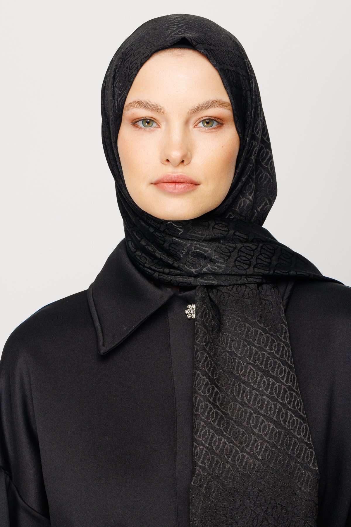 Forever Desen Parlak Jakar Şal - Siyah