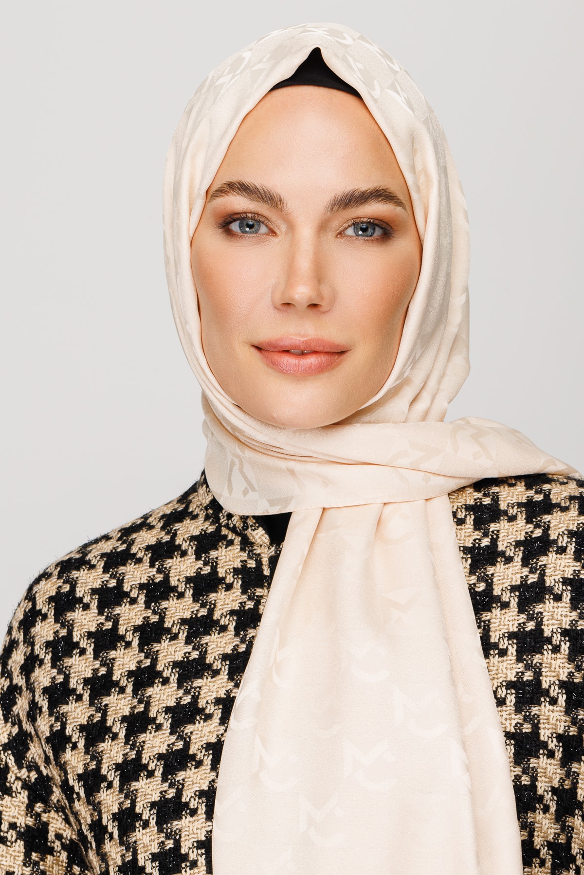 MC Pattern Jacquard Shawl - Vanilin